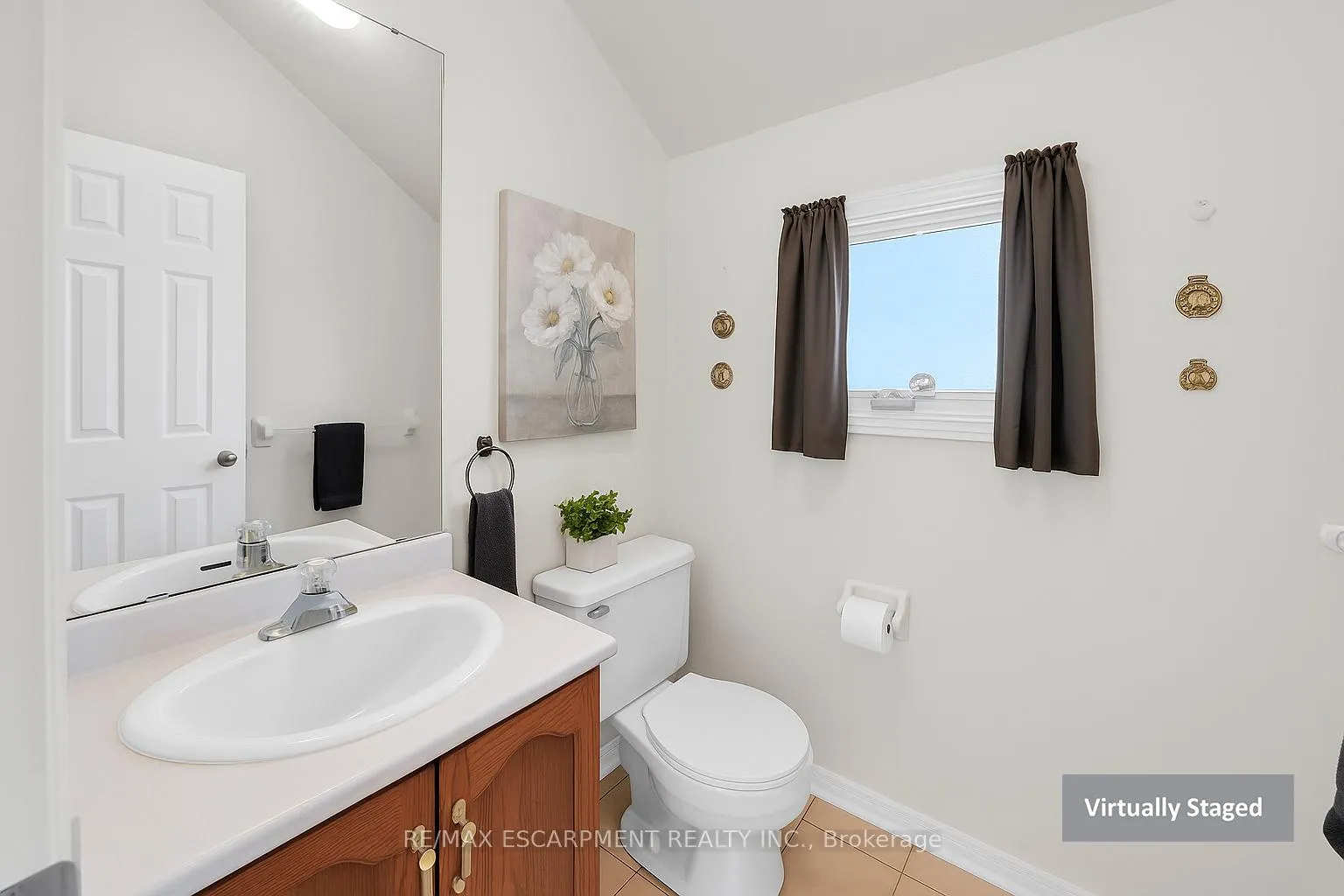 Photo 10 of 4584 Juniper Court, Lincoln, Beamsville — HOMEH