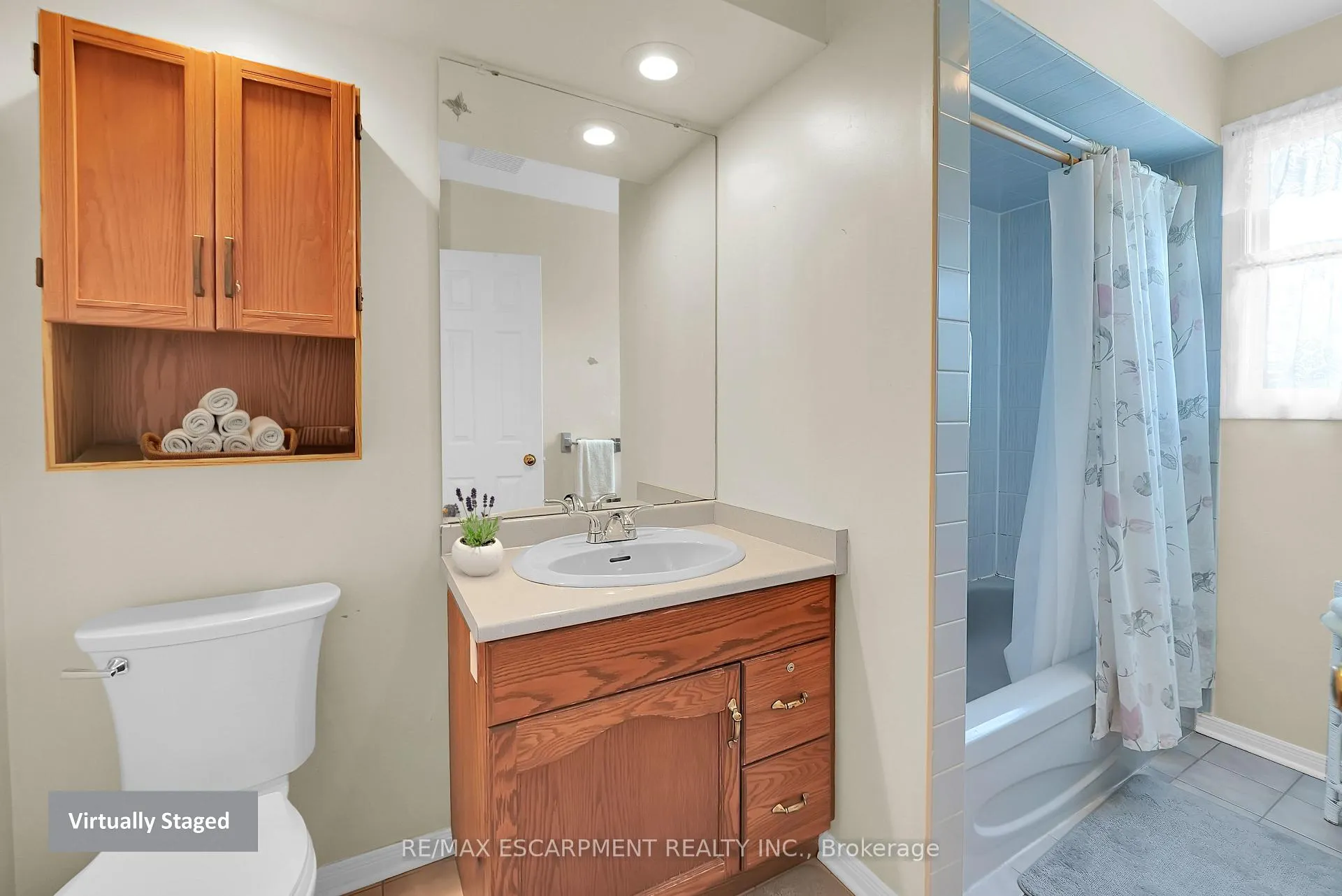 Photo 12 of 4584 Juniper Court, Lincoln, Beamsville — HOMEH