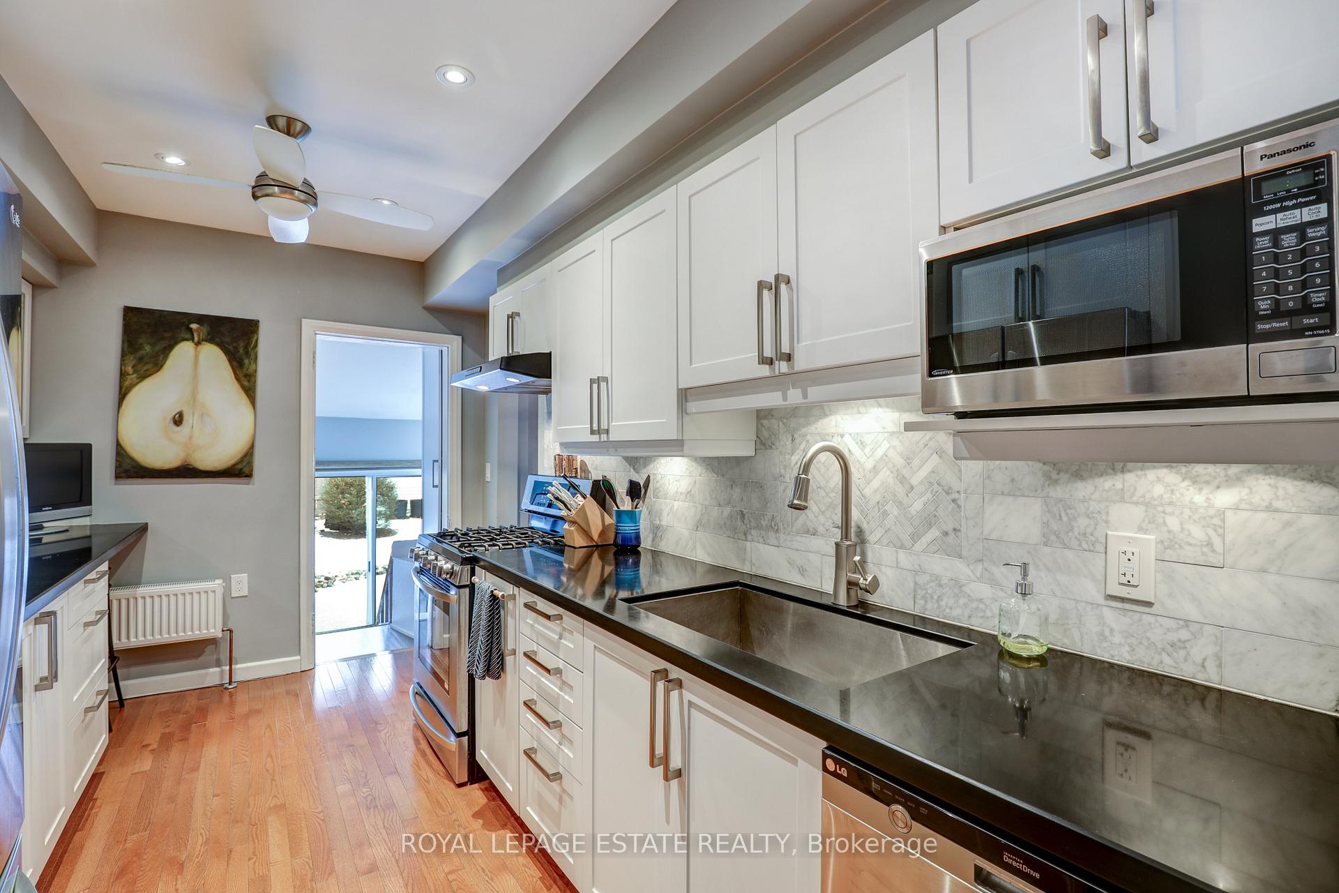 Photo 10 of 202 Bingham Avenue, Toronto, The Beaches — HOMEH