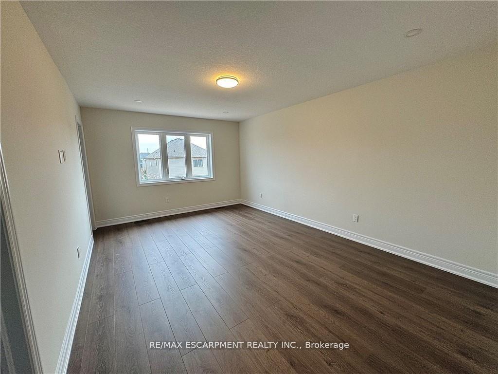 Photo 8 of 6 Harmony Way, Thorold, Rolling Meadows — HOMEH