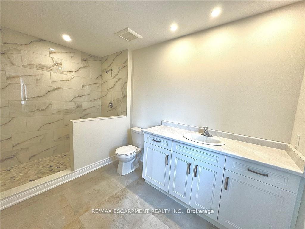 Photo 9 of 6 Harmony Way, Thorold, Rolling Meadows — HOMEH