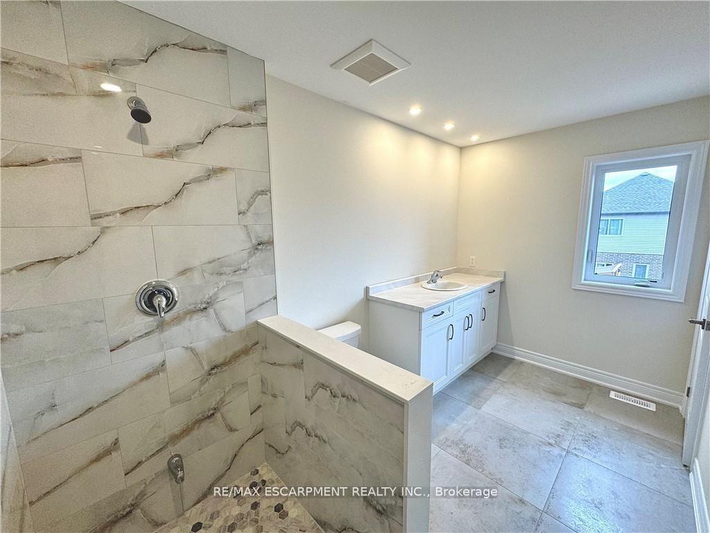 Photo 10 of 6 Harmony Way, Thorold, Rolling Meadows — HOMEH