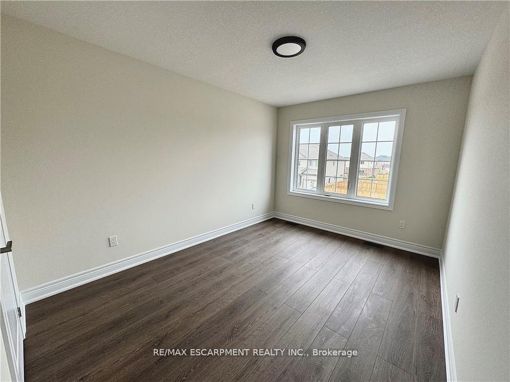 Photo 12 of 6 Harmony Way, Thorold, Rolling Meadows — HOMEH