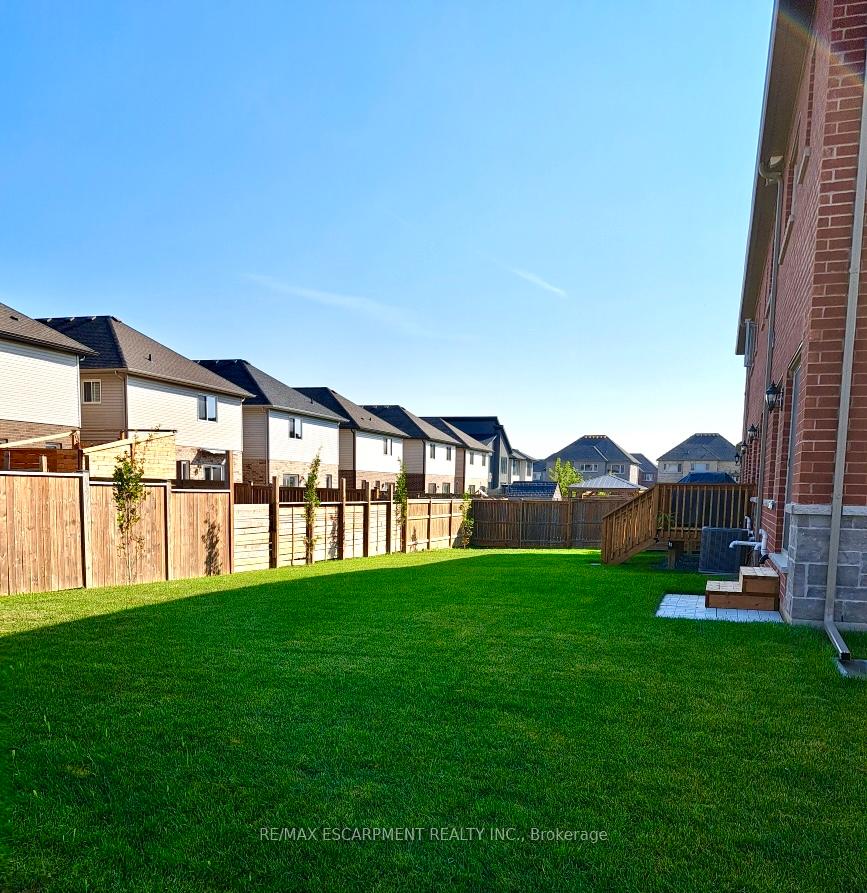 Photo 17 of 6 Harmony Way, Thorold, Rolling Meadows — HOMEH
