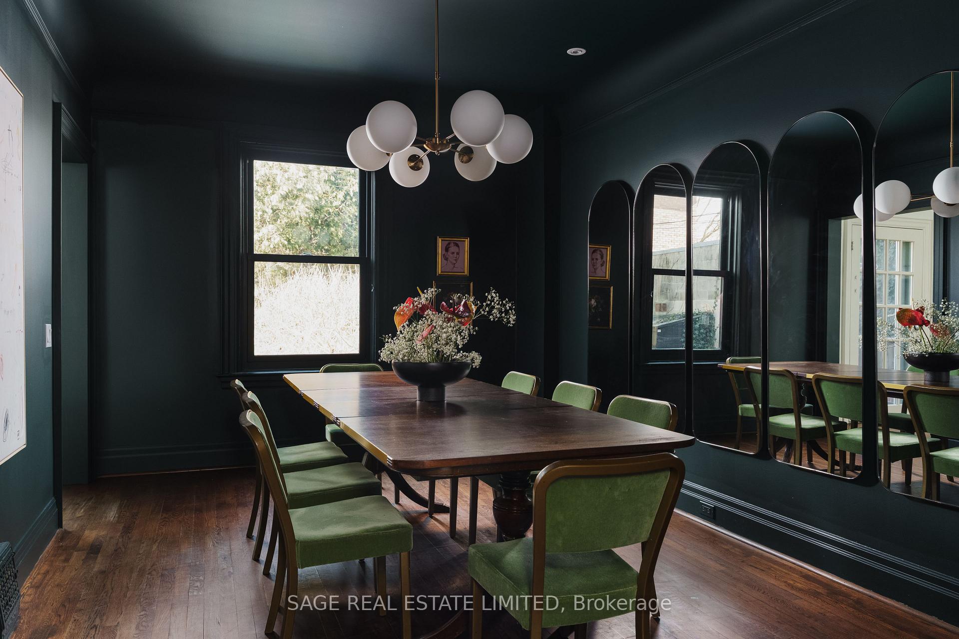 Photo 2 of 258 Crawford Street, Toronto, Trinity-Bellwoods — HOMEH