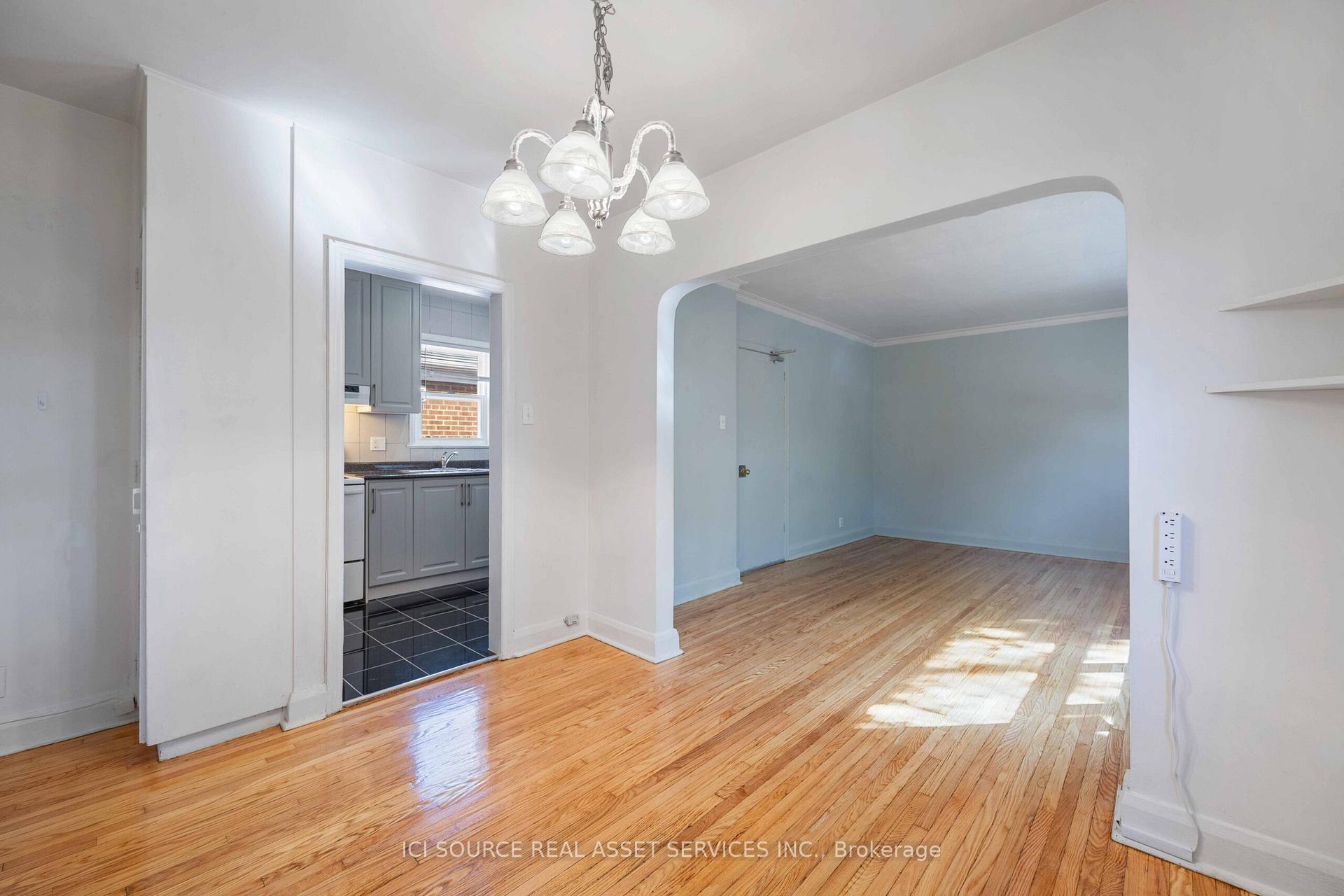 Photo 7 of Unit 3, 112 Eastwood Road, Toronto, Woodbine Corridor — HOMEH
