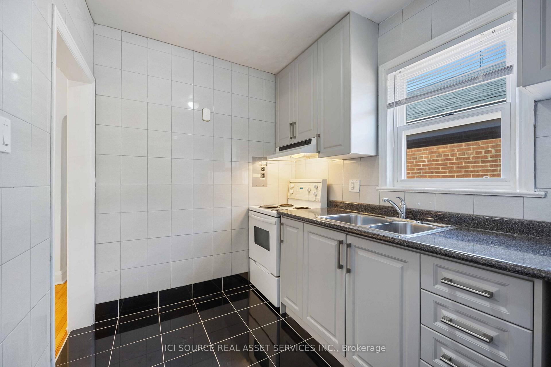 Photo 12 of Unit 3, 112 Eastwood Road, Toronto, Woodbine Corridor — HOMEH