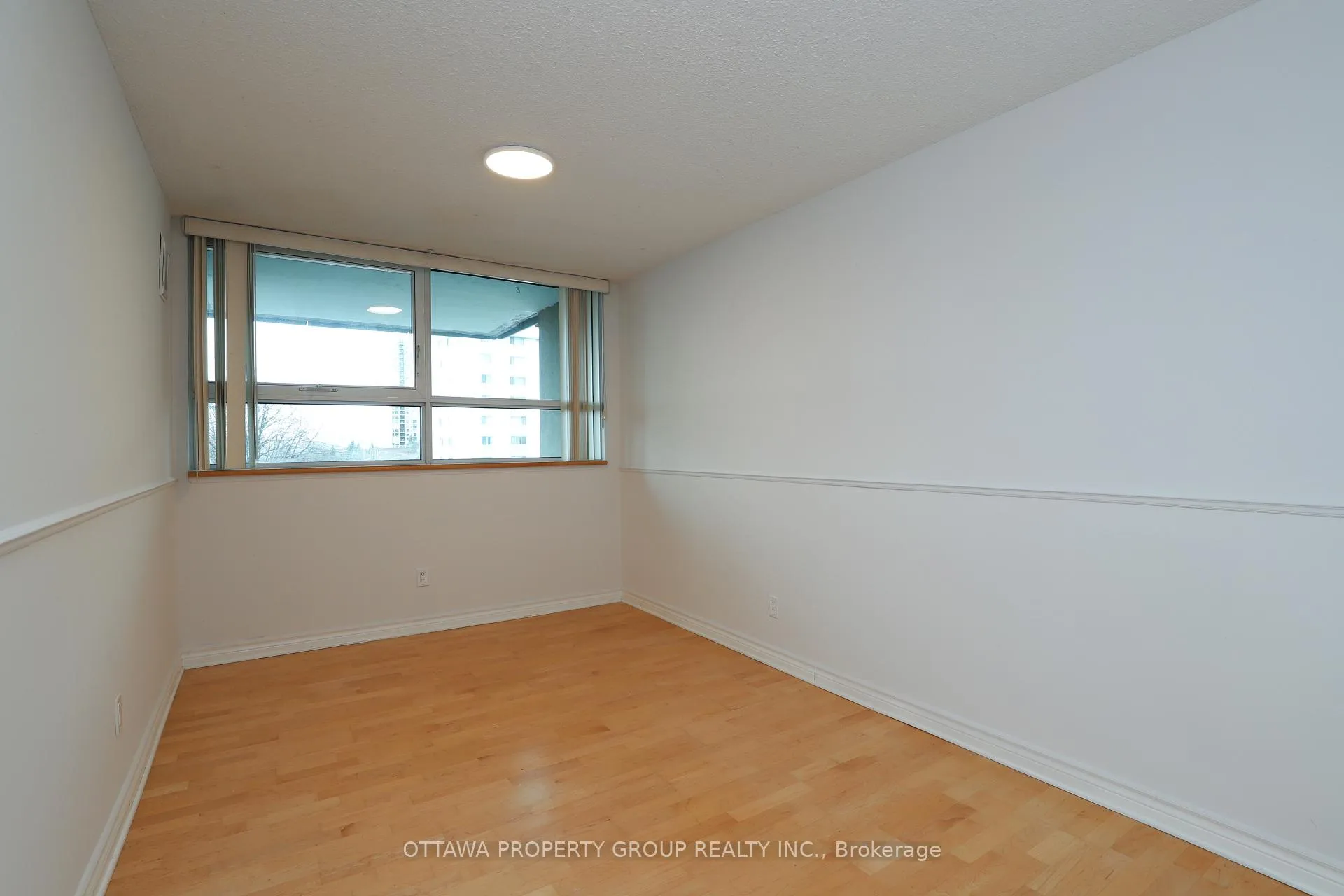 Photo 18 of Unit 416, 555 Brittany Drive, Ottawa, Viscount Alexander Park — HOMEH