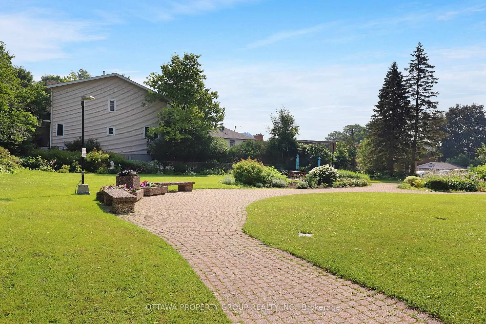 Photo 23 of Unit 416, 555 Brittany Drive, Ottawa, Viscount Alexander Park — HOMEH