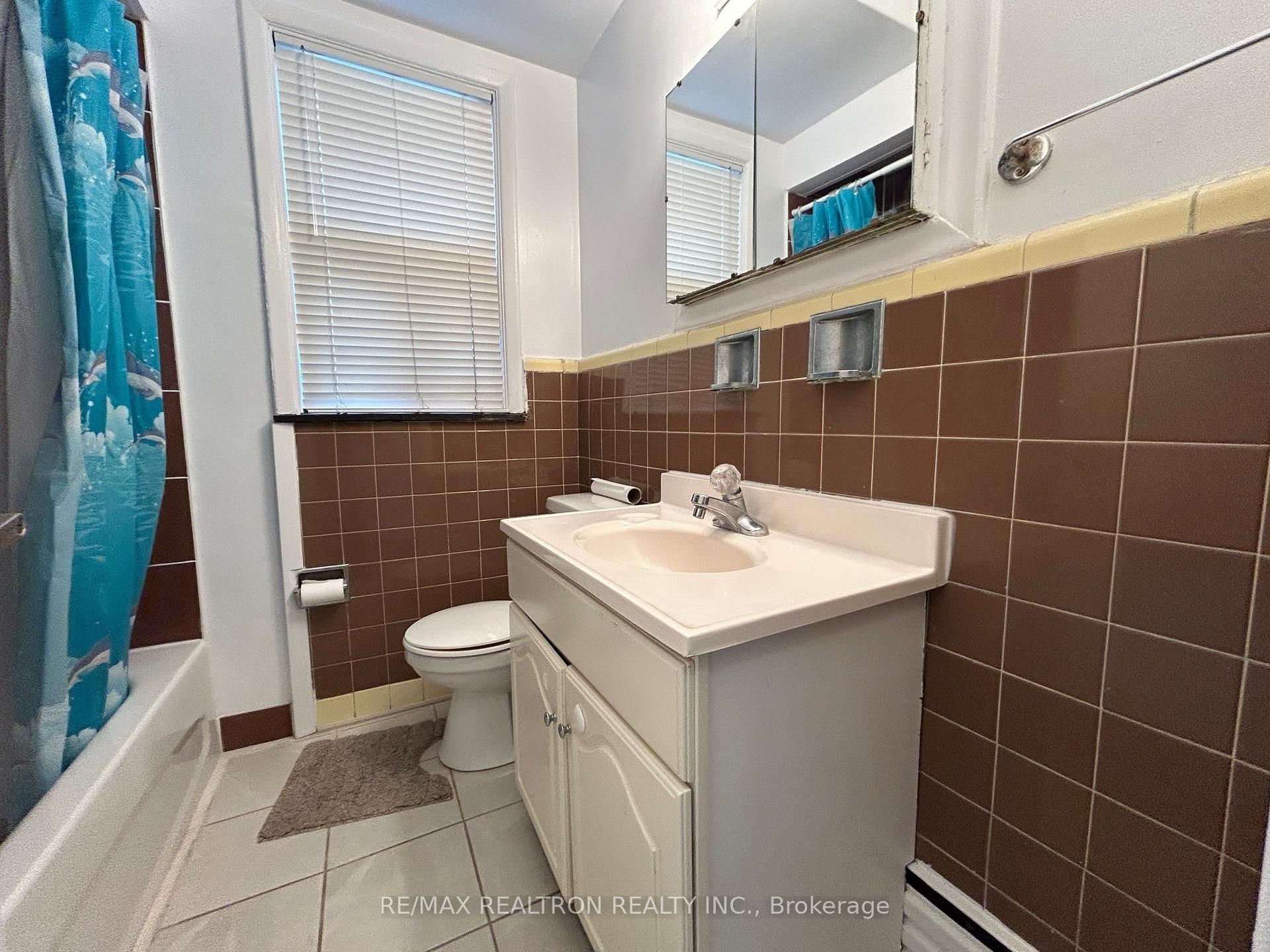 Photo 12 of Unit Unit 1, 20 Meadowbrook Road, Toronto, Englemount-Lawrence — HOMEH