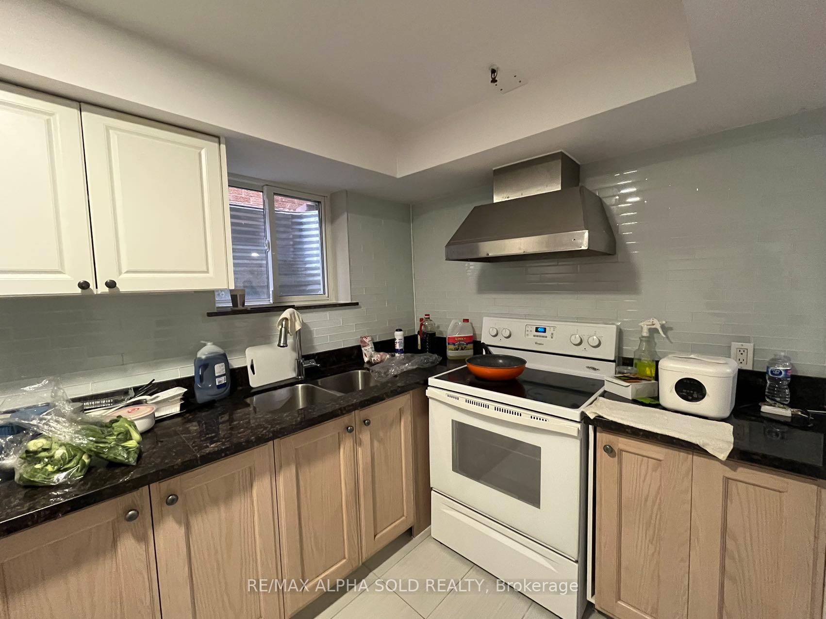 Photo 2 of 97 Chapel Park Square, Scarborough, Steeles — HOMEH