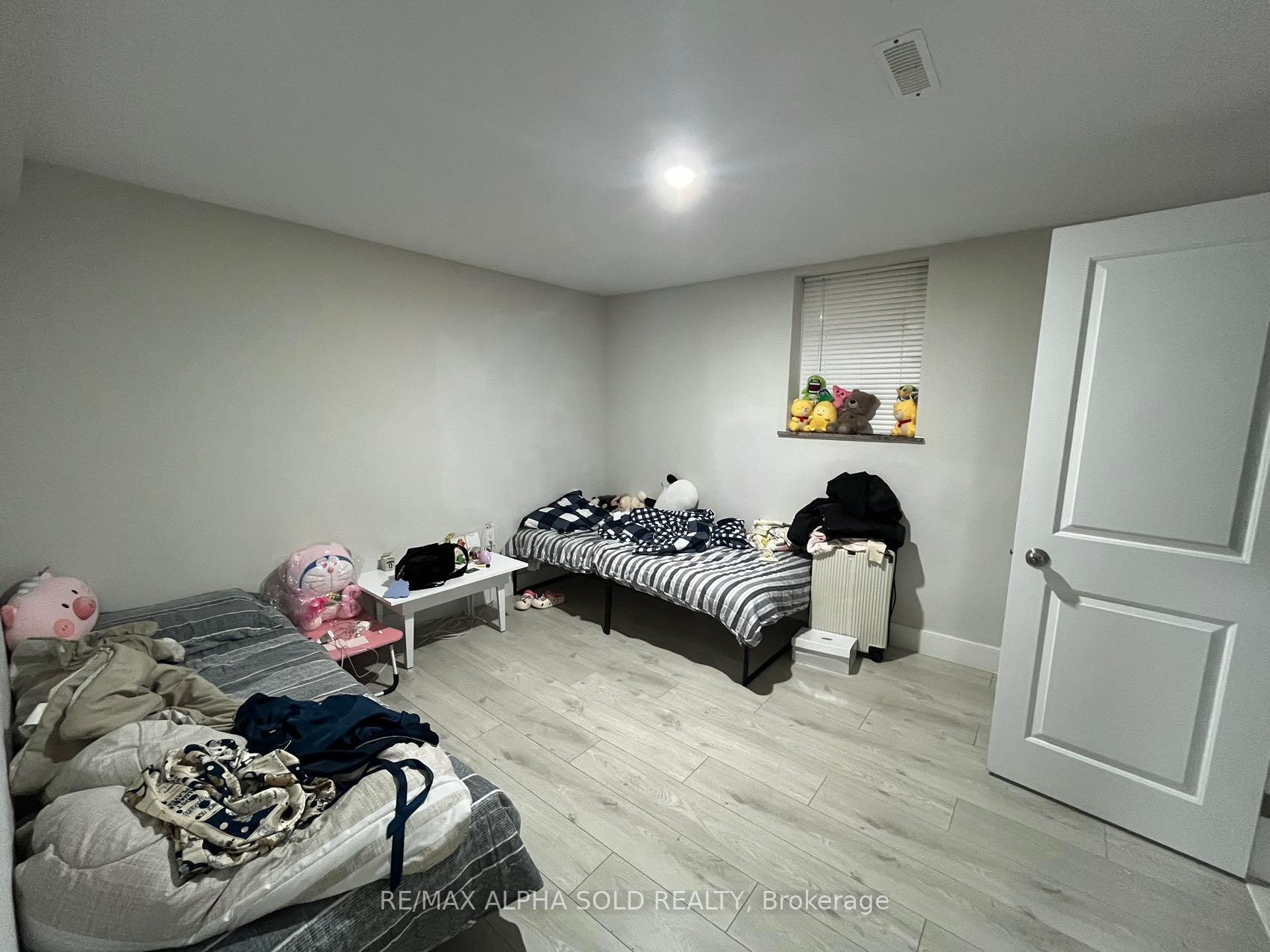 Photo 6 of 97 Chapel Park Square, Scarborough, Steeles — HOMEH