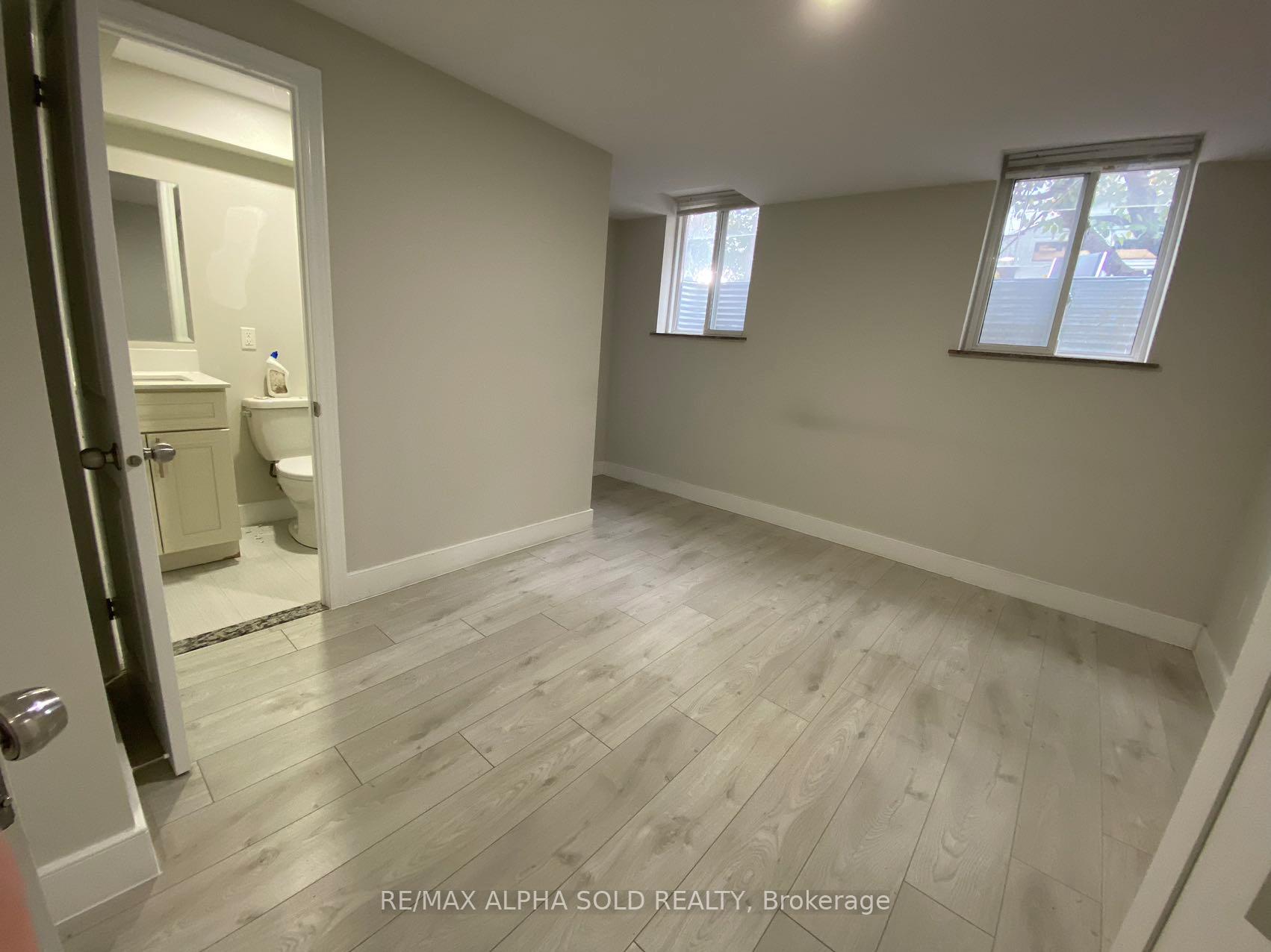 Photo 13 of 97 Chapel Park Square, Scarborough, Steeles — HOMEH
