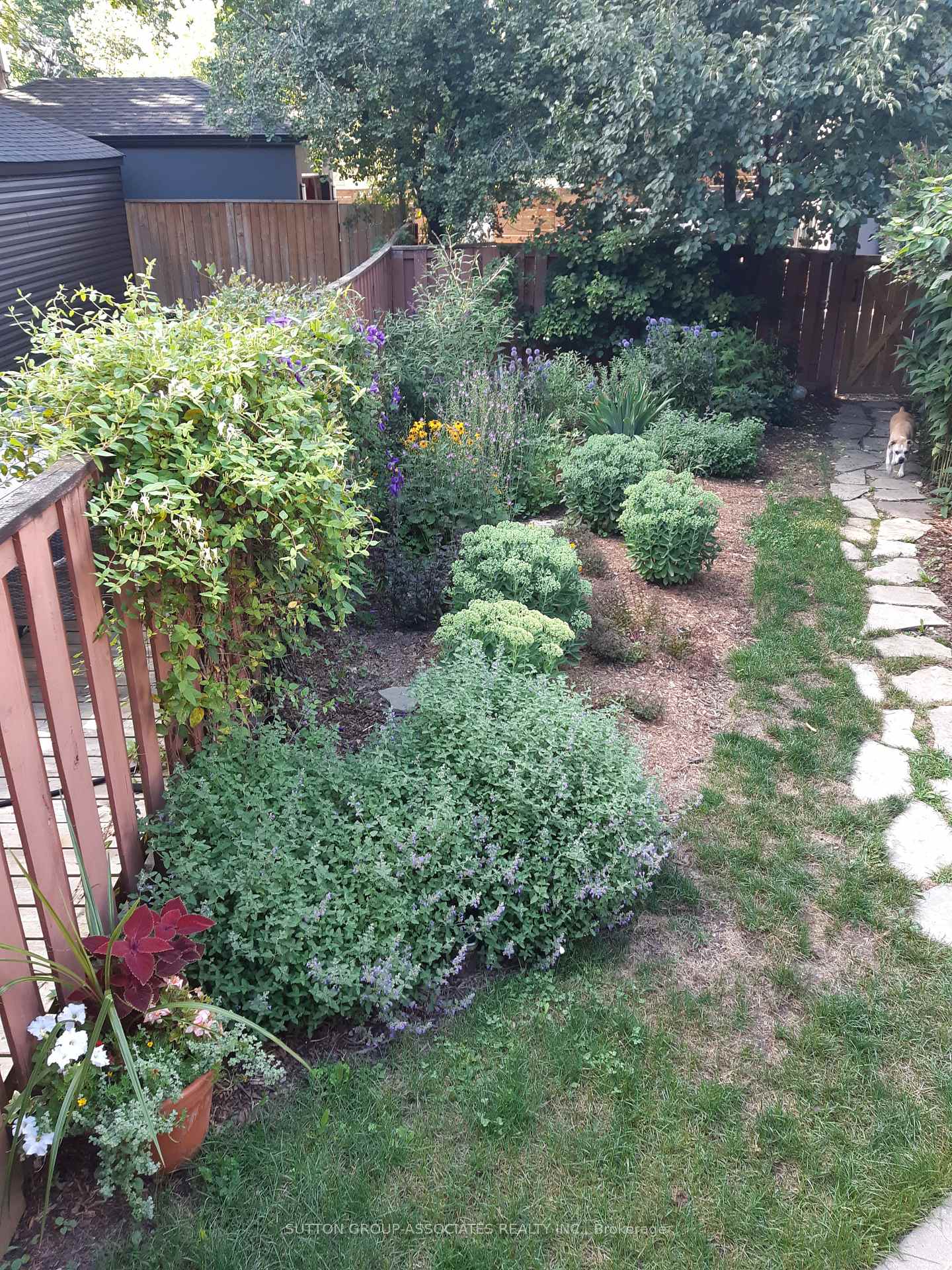 Photo 24 of 98 Maplewood Avenue, Toronto, Humewood-Cedarvale — HOMEH