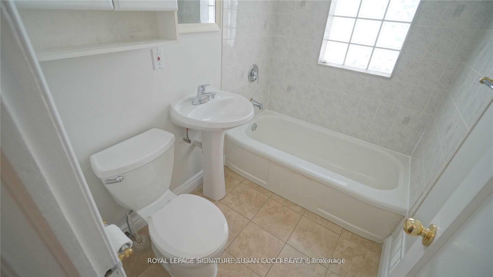 Photo 5 of Unit Main Fl, 9 Barrett Road, Toronto, O'Connor-Parkview — HOMEH