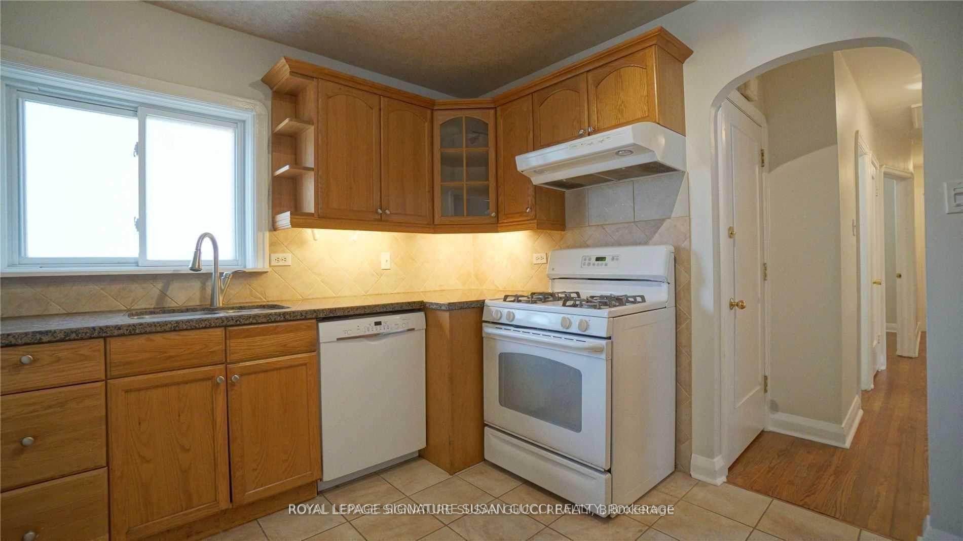 Photo 7 of Unit Main Fl, 9 Barrett Road, Toronto, O'Connor-Parkview — HOMEH
