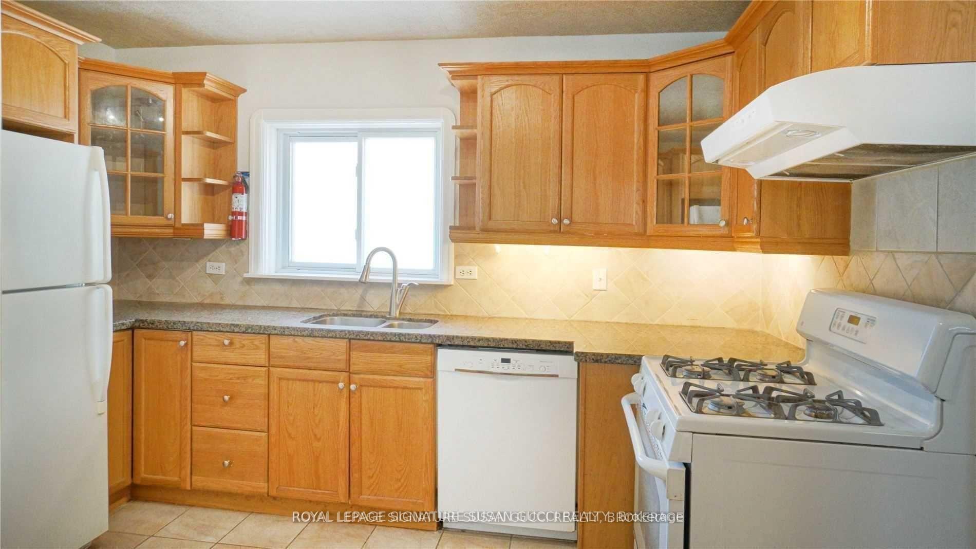Photo 8 of Unit Main Fl, 9 Barrett Road, Toronto, O'Connor-Parkview — HOMEH
