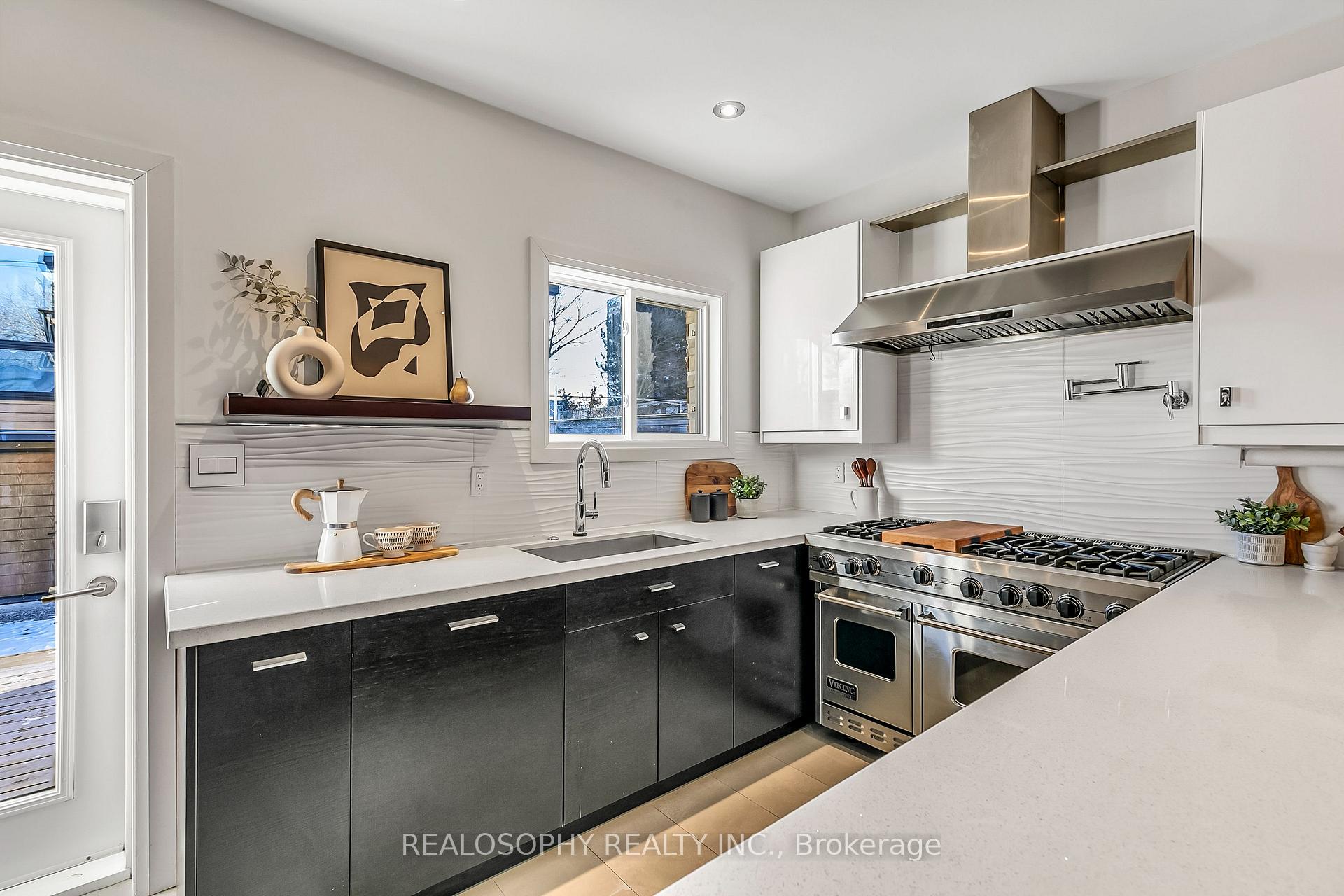 Photo 10 of 27 Chisholm Avenue, Toronto, East End-Danforth — HOMEH