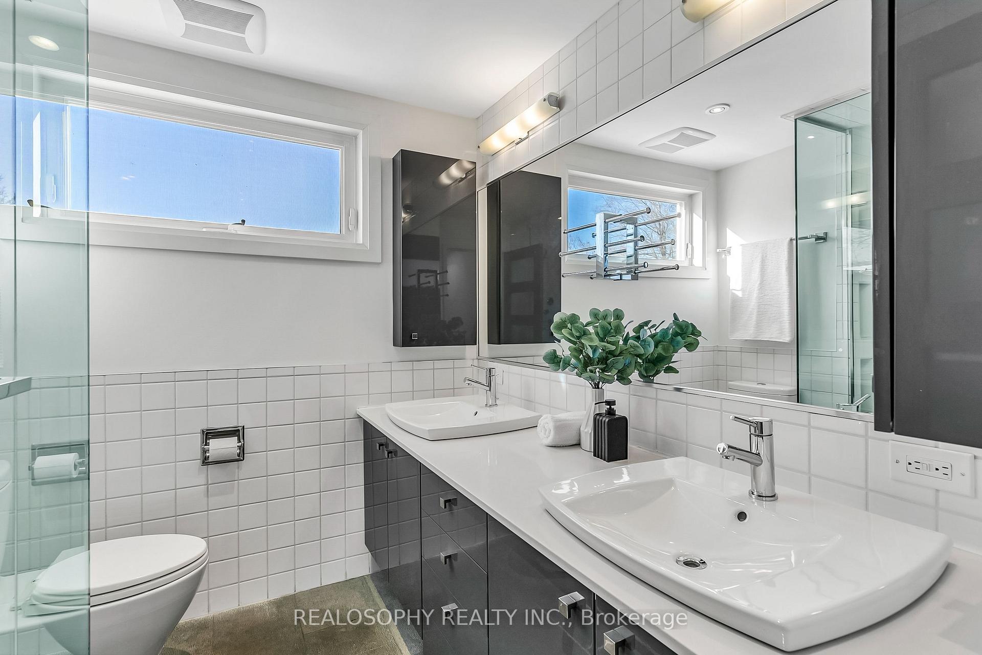 Photo 18 of 27 Chisholm Avenue, Toronto, East End-Danforth — HOMEH