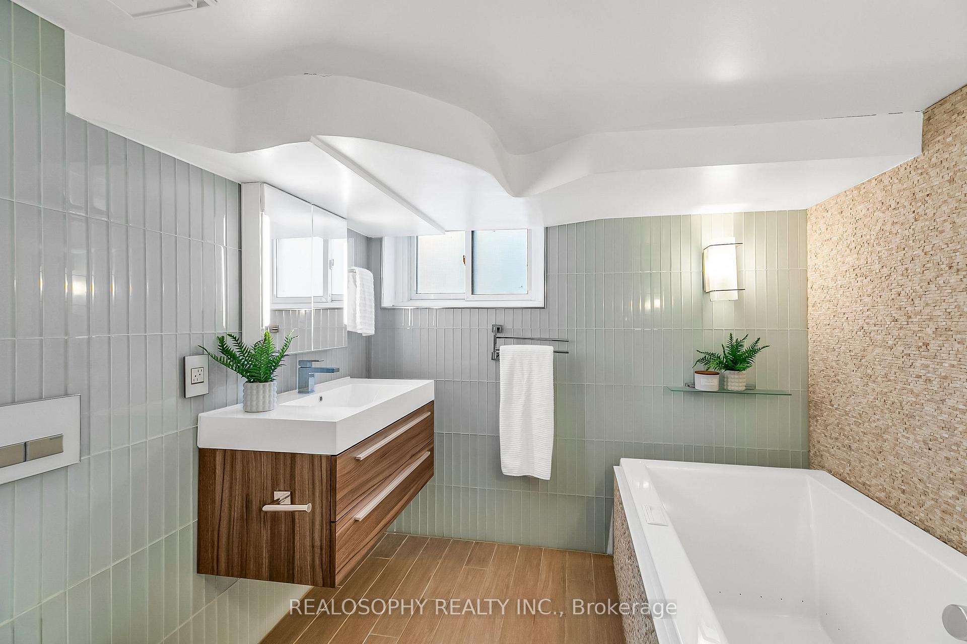 Photo 23 of 27 Chisholm Avenue, Toronto, East End-Danforth — HOMEH