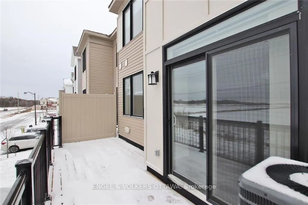 Photo 3 of 213 Hibernian Walk, Ottawa, Kanata - Emerald Meadows/Trailwest — HOMEH