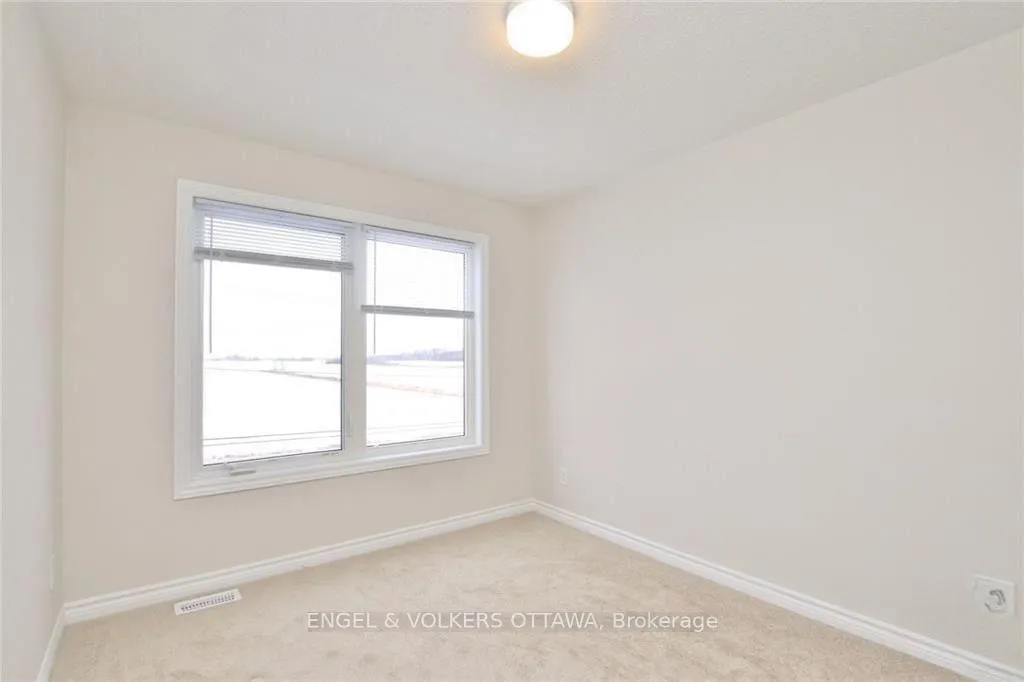 Photo 5 of 213 Hibernian Walk, Ottawa, Kanata - Emerald Meadows/Trailwest — HOMEH