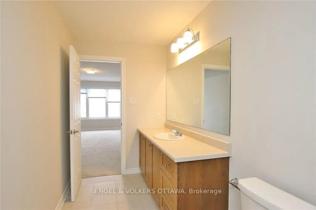 Photo 7 of 213 Hibernian Walk, Ottawa, Kanata - Emerald Meadows/Trailwest — HOMEH