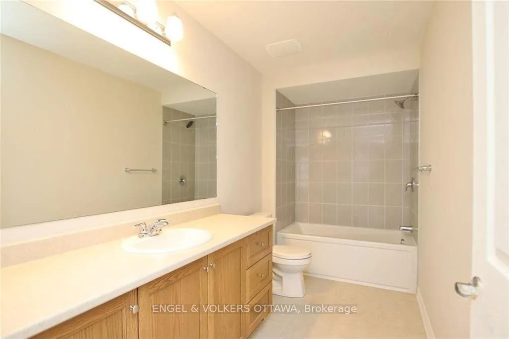Photo 8 of 213 Hibernian Walk, Ottawa, Kanata - Emerald Meadows/Trailwest — HOMEH