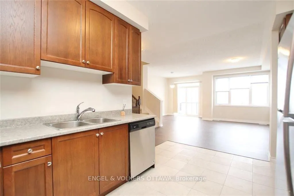 Photo 20 of 213 Hibernian Walk, Ottawa, Kanata - Emerald Meadows/Trailwest — HOMEH