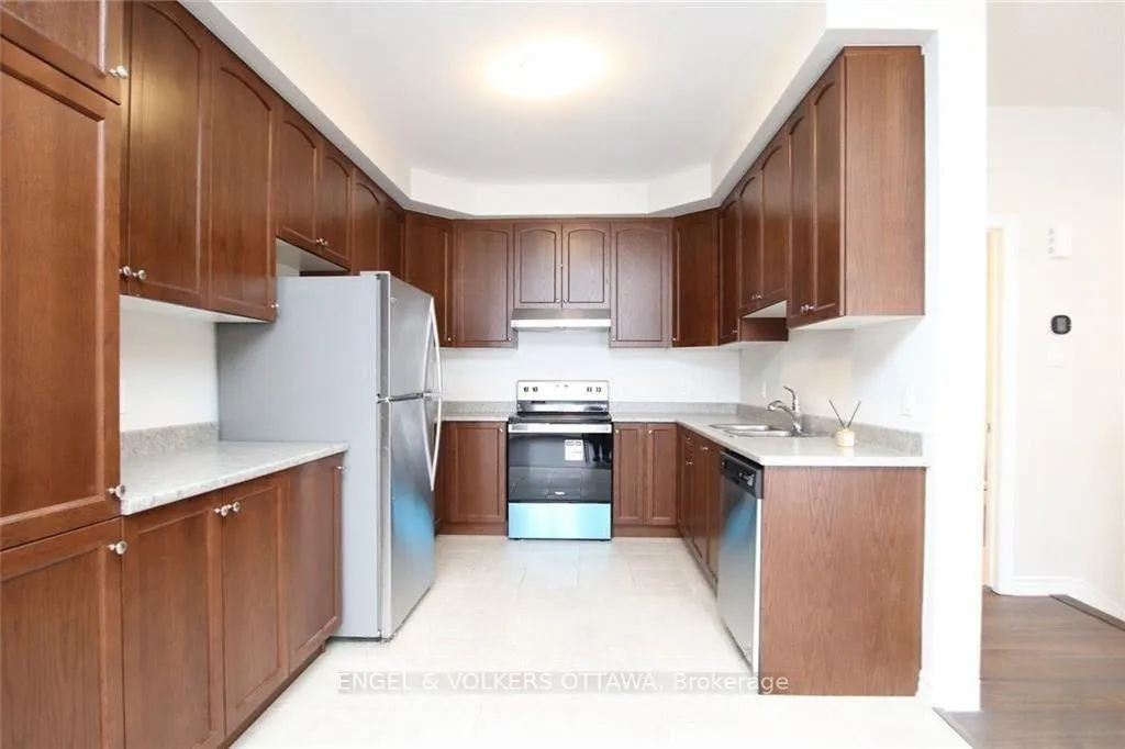 Photo 21 of 213 Hibernian Walk, Ottawa, Kanata - Emerald Meadows/Trailwest — HOMEH