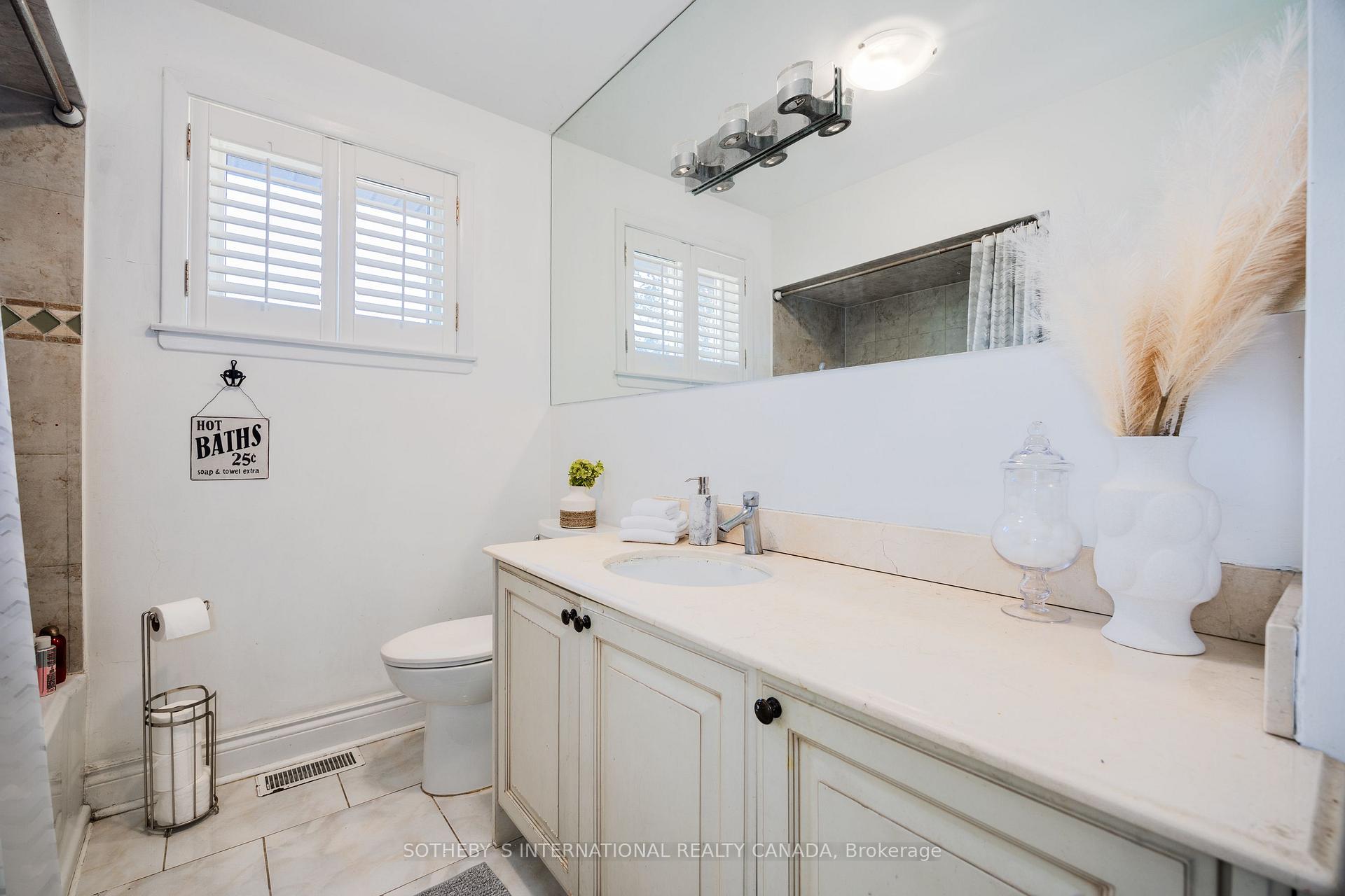 Photo 33 of 57 Sandringham Drive, Toronto, Bedford Park-Nortown — HOMEH