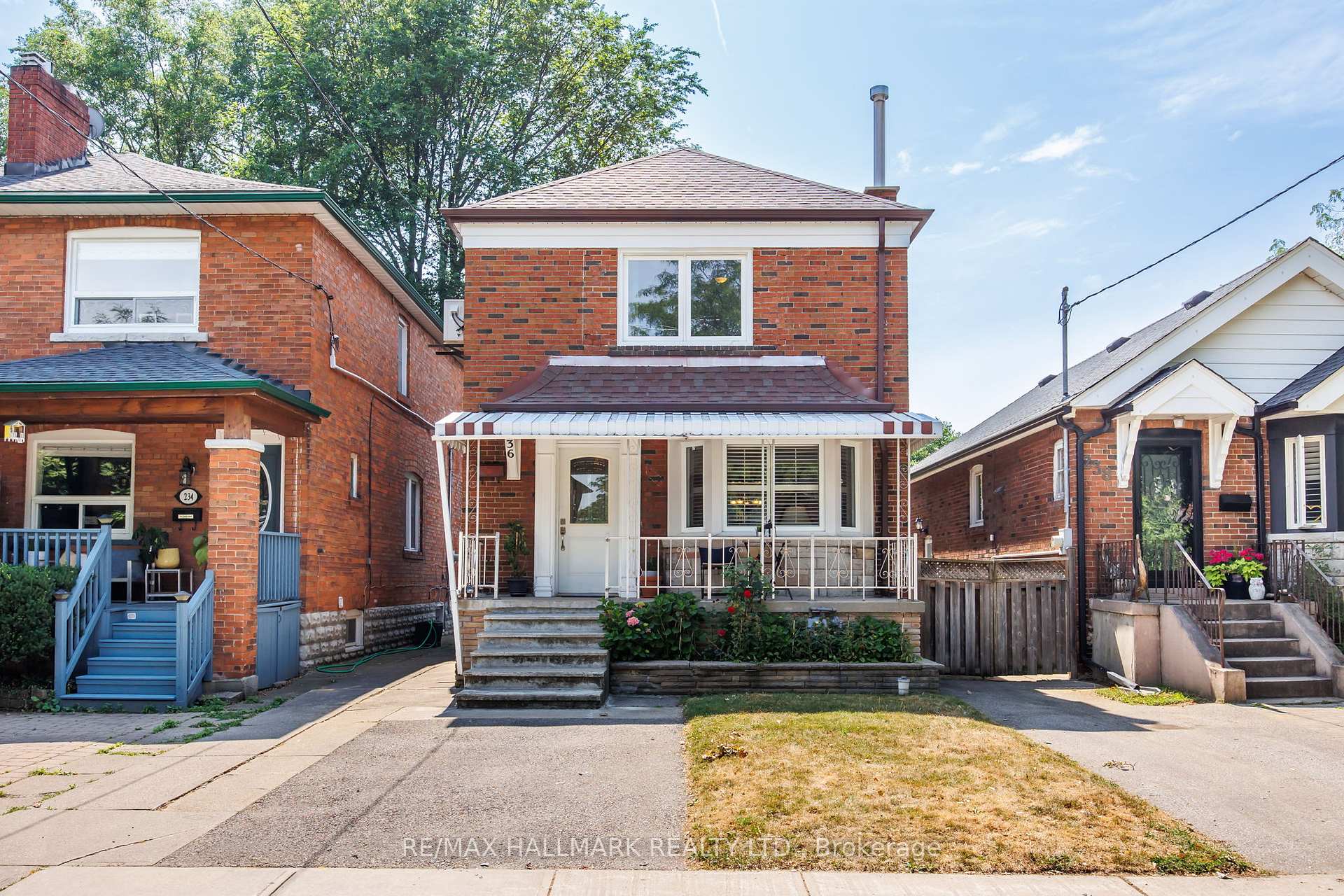 Front of 236 Dewhurst Boulevard N