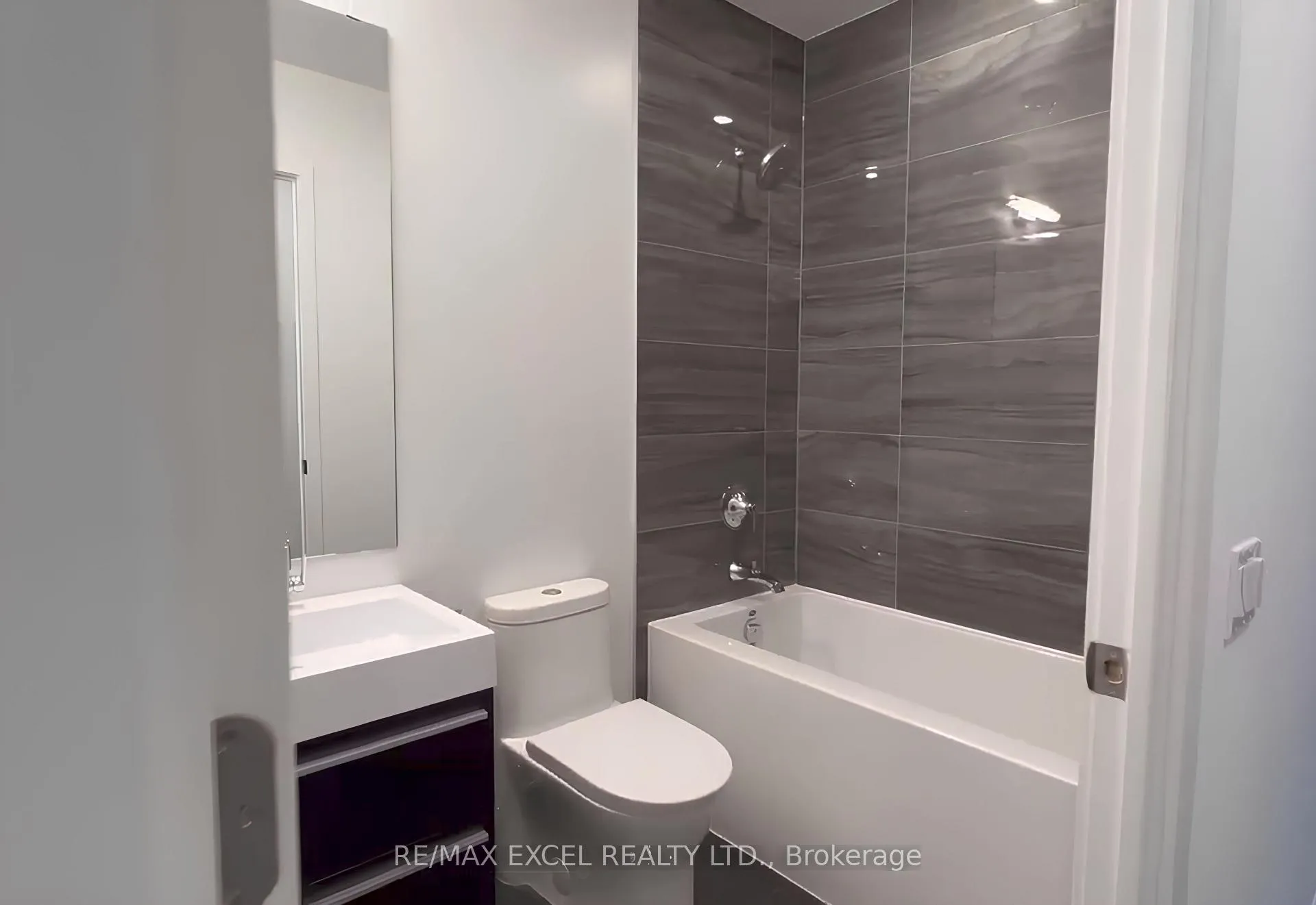 Photo 11 of Unit 3902, 39 Roehampton Avenue, Toronto, Mount Pleasant West — HOMEH
