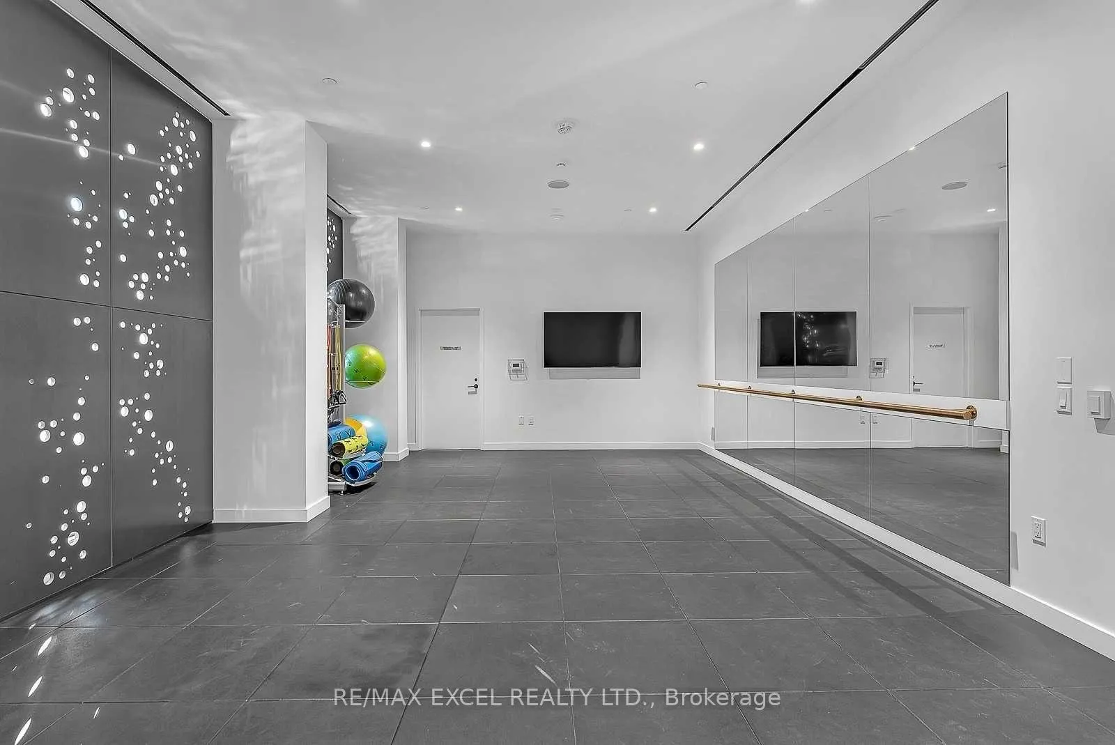 Photo 15 of Unit 3902, 39 Roehampton Avenue, Toronto, Mount Pleasant West — HOMEH