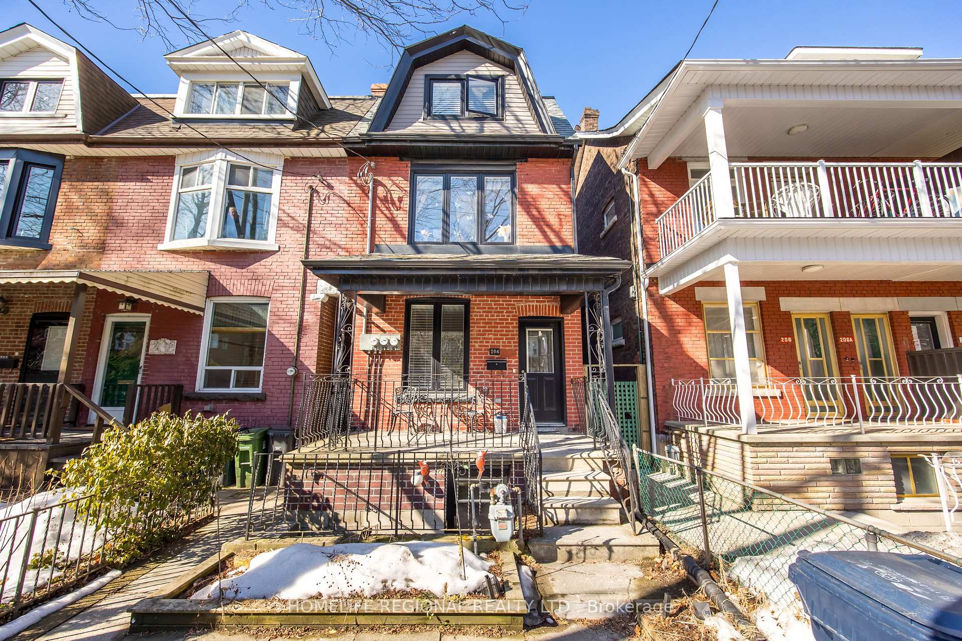 Front of 204 Roxton Road