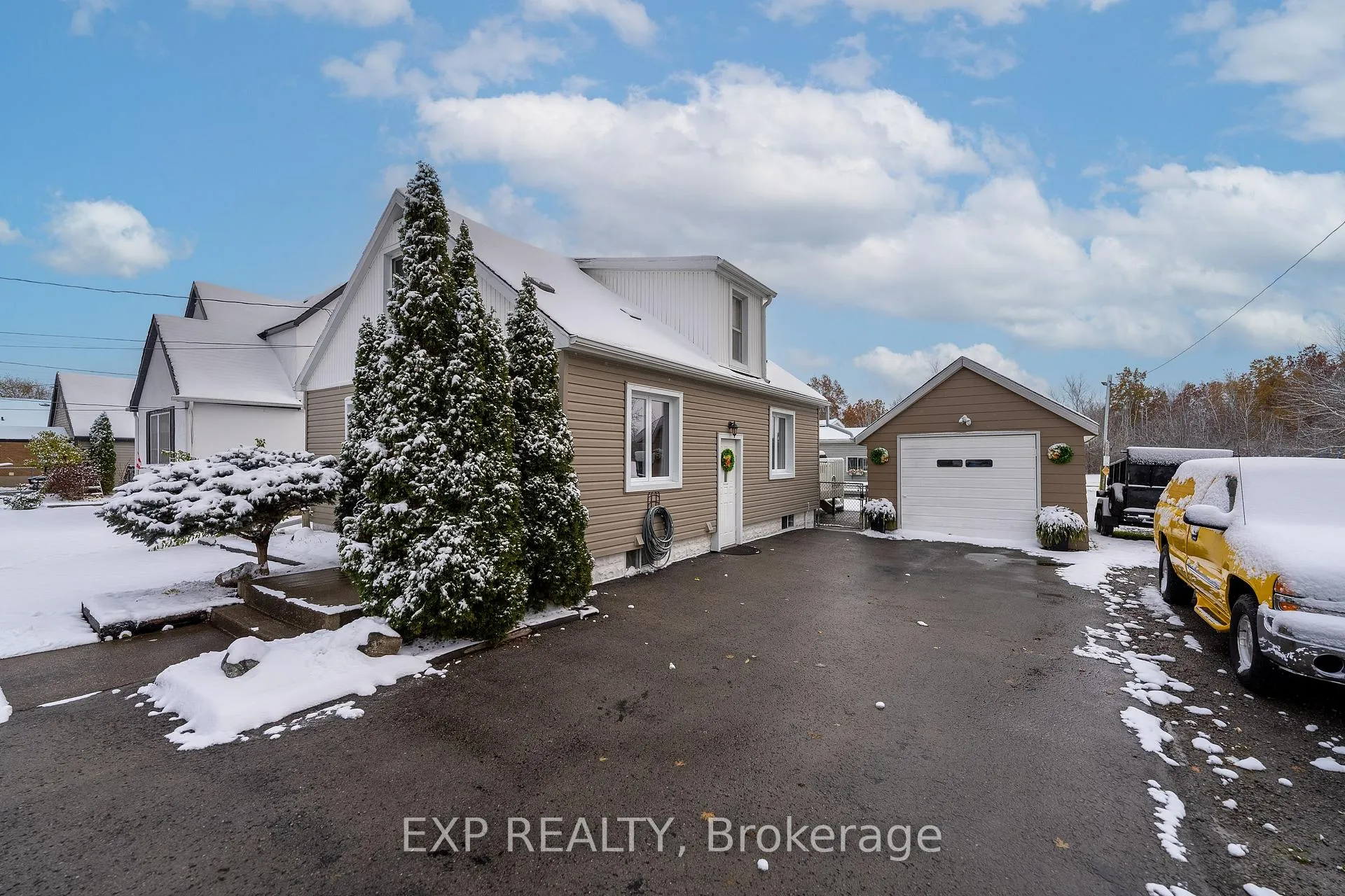Photo 2 of 742 Broadway Street, Welland, Broadway — HOMEH