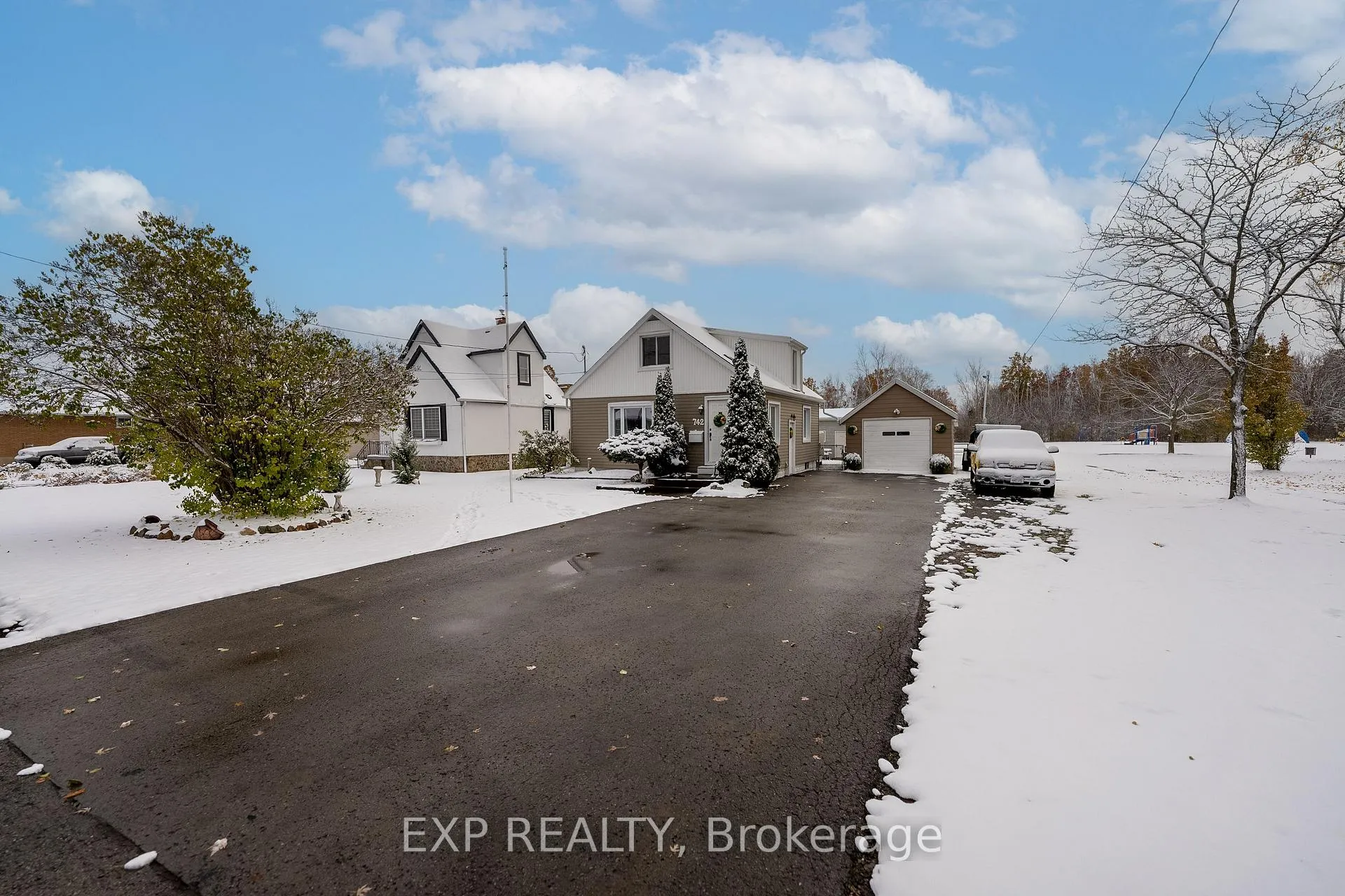 Photo 3 of 742 Broadway Street, Welland, Broadway — HOMEH