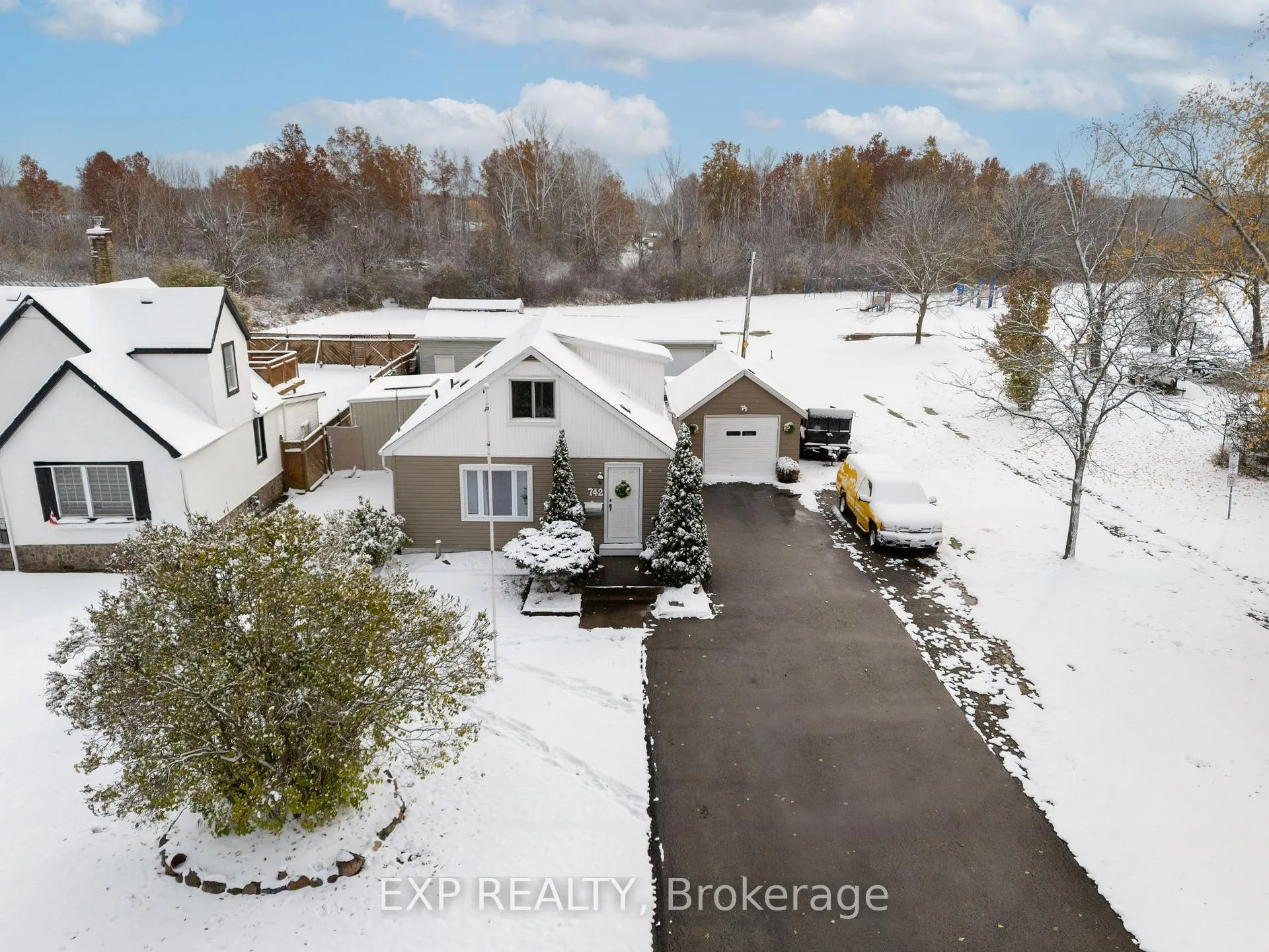 Photo 4 of 742 Broadway Street, Welland, Broadway — HOMEH