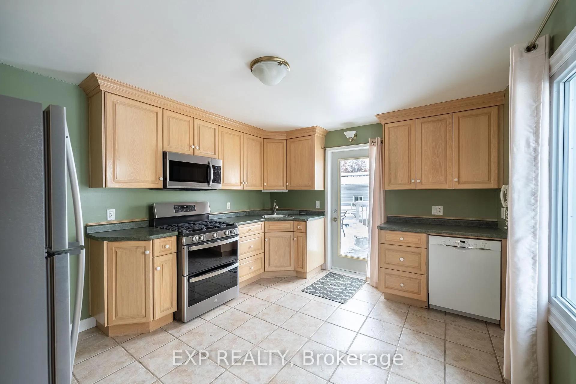 Photo 7 of 742 Broadway Street, Welland, Broadway — HOMEH