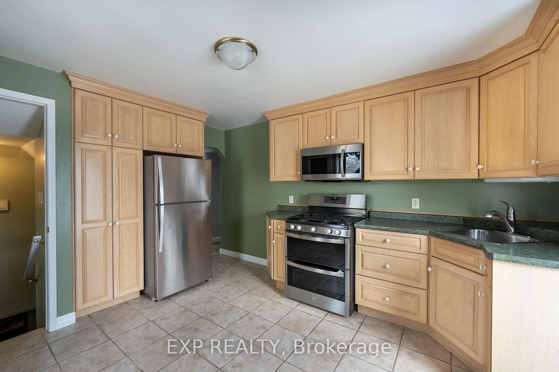 Photo 8 of 742 Broadway Street, Welland, Broadway — HOMEH