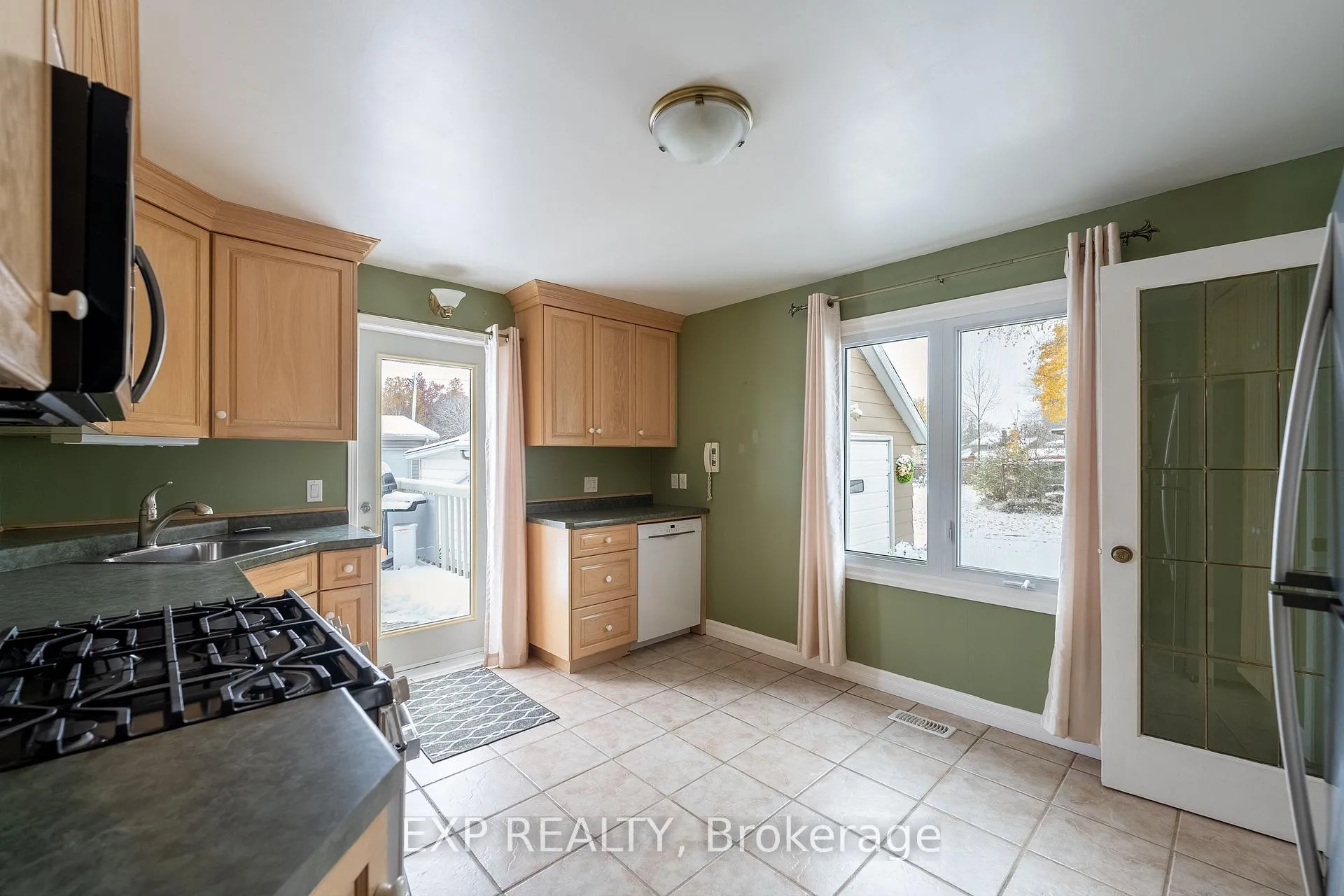 Photo 10 of 742 Broadway Street, Welland, Broadway — HOMEH