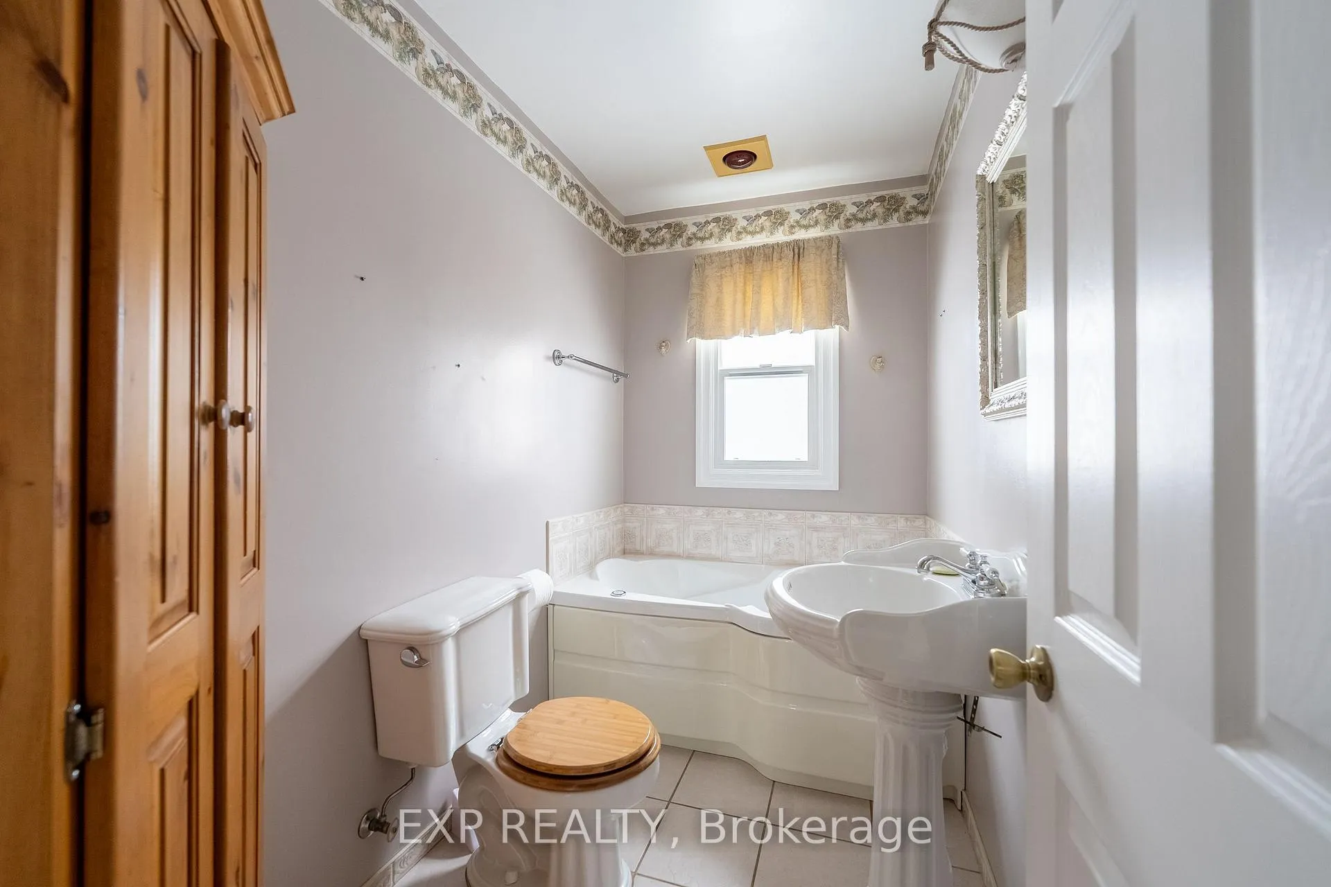 Photo 20 of 742 Broadway Street, Welland, Broadway — HOMEH