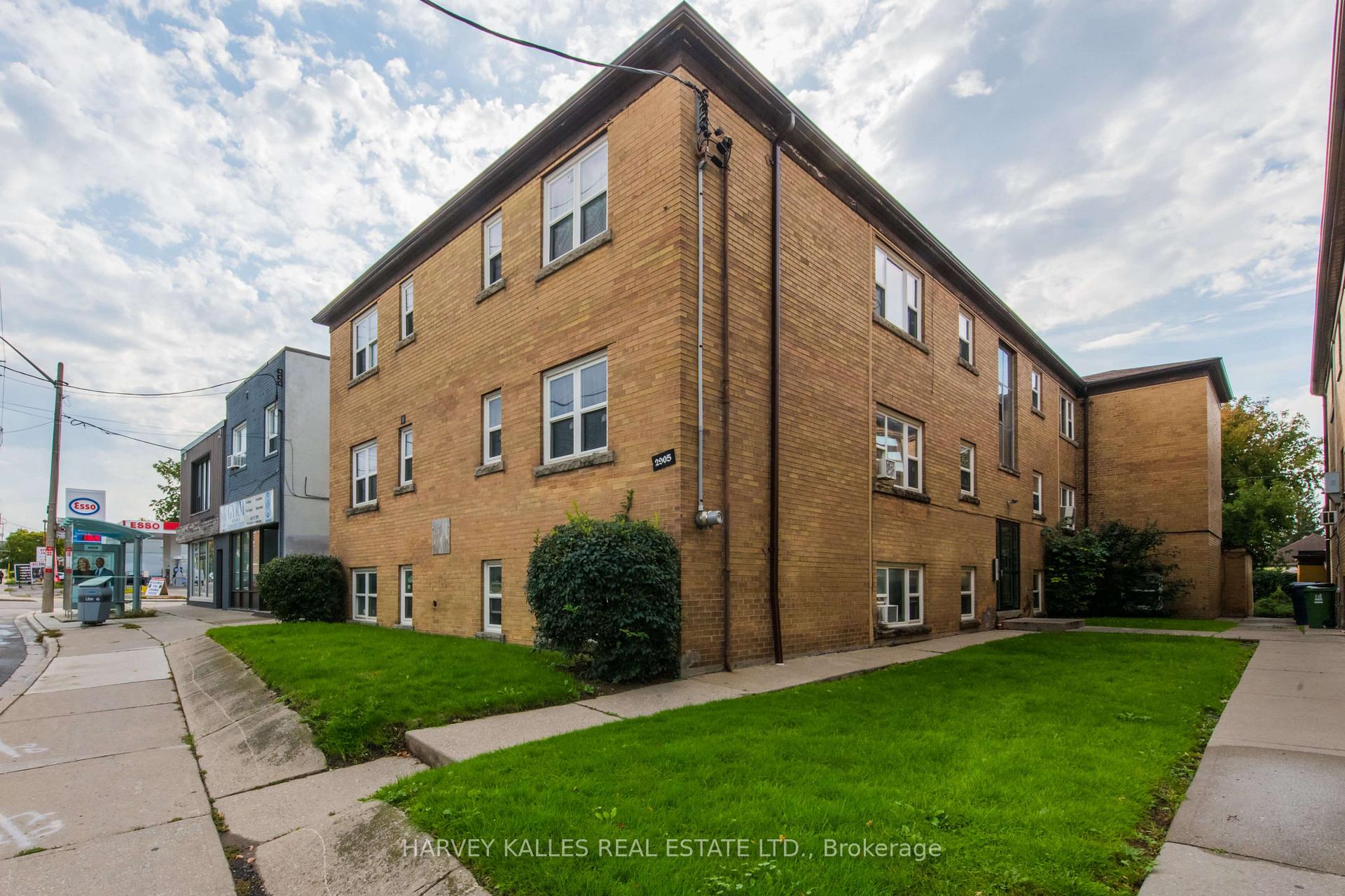 Front of Unit 11, 2905 St. Clair Avenue E
