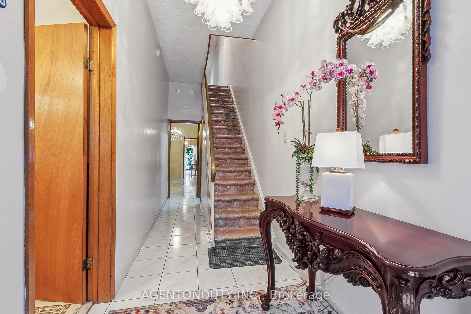 Photo 3 of 109 Lisgar Street, Toronto, Little Portugal — HOMEH