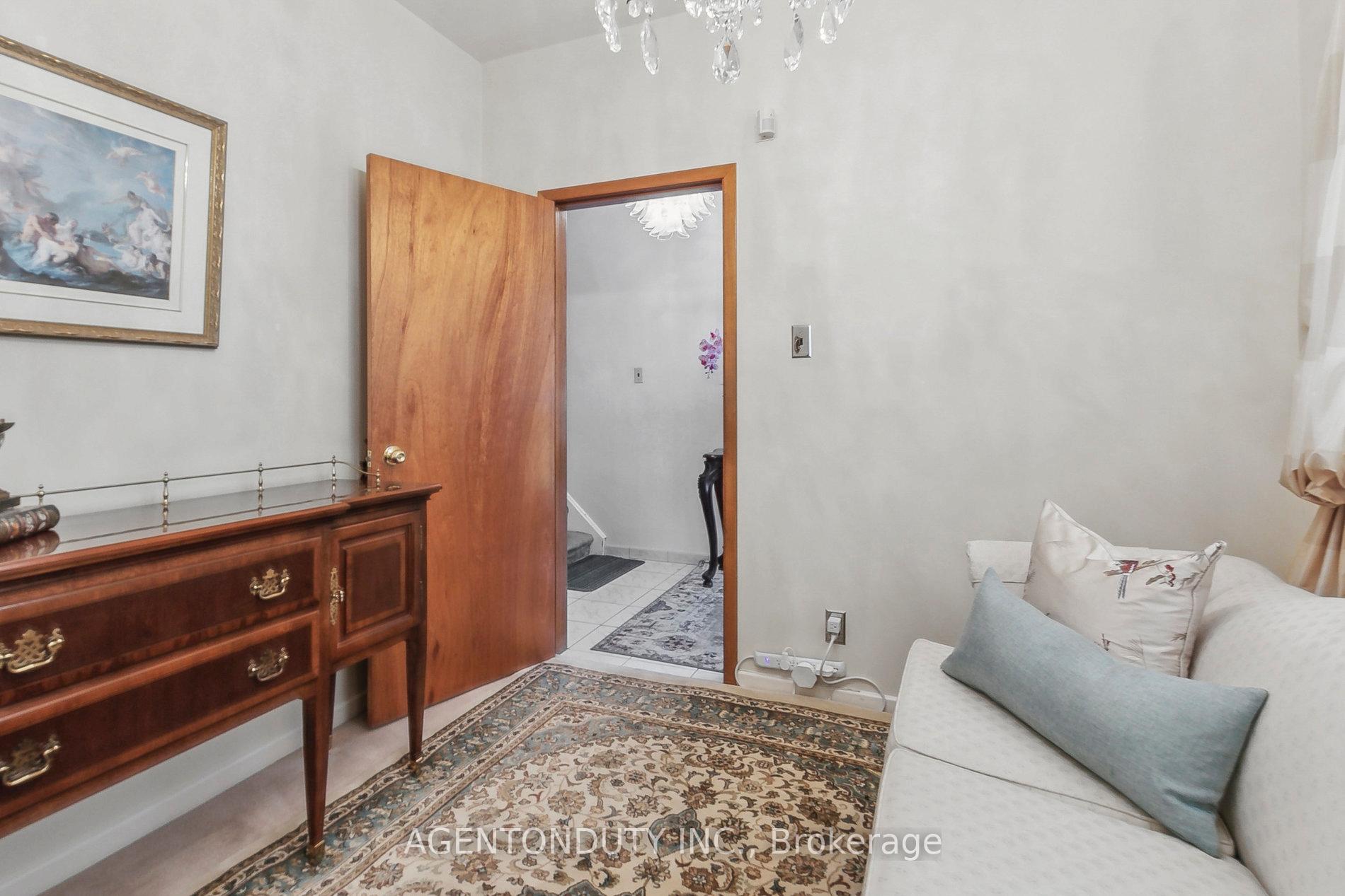 Photo 5 of 109 Lisgar Street, Toronto, Little Portugal — HOMEH