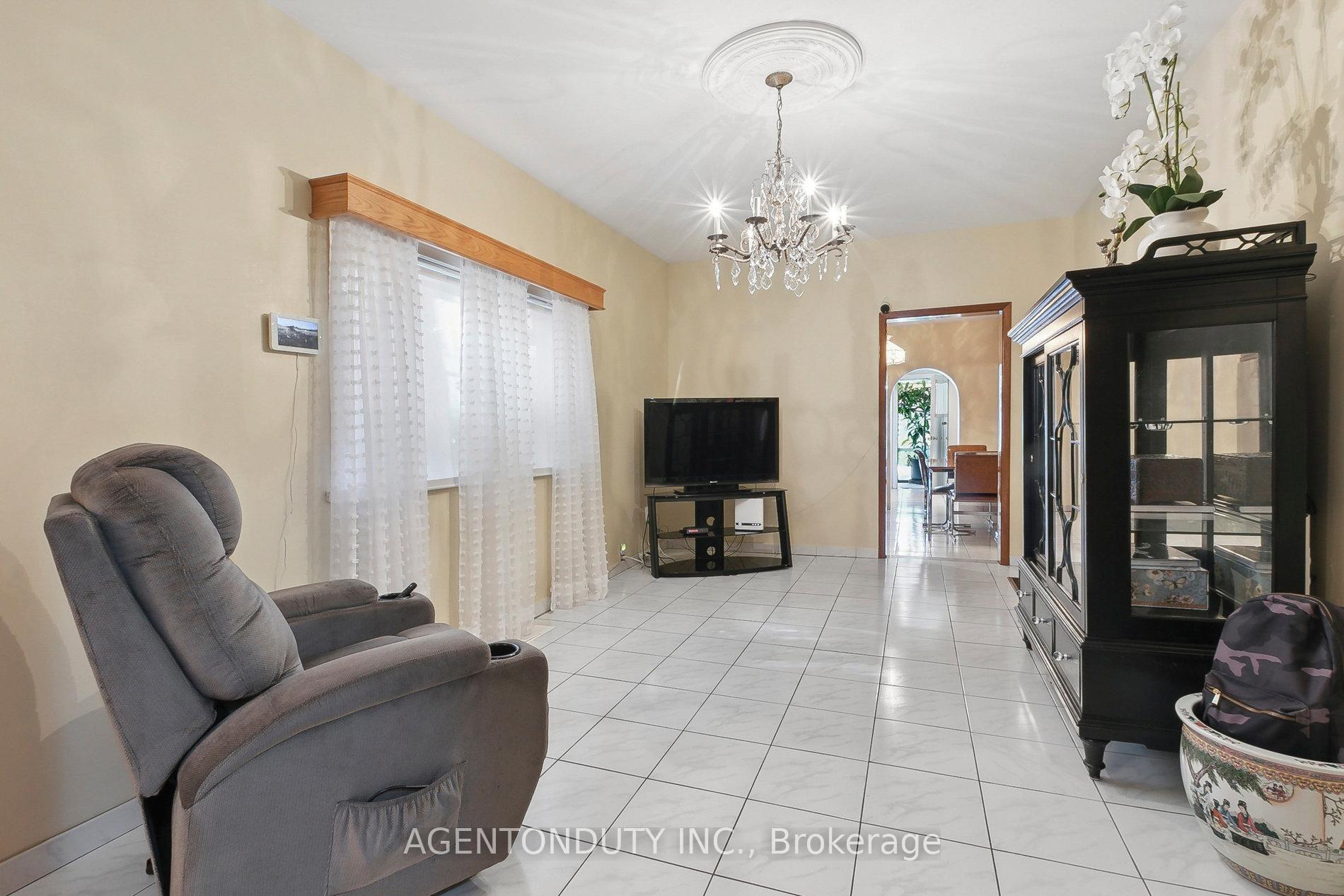 Photo 6 of 109 Lisgar Street, Toronto, Little Portugal — HOMEH