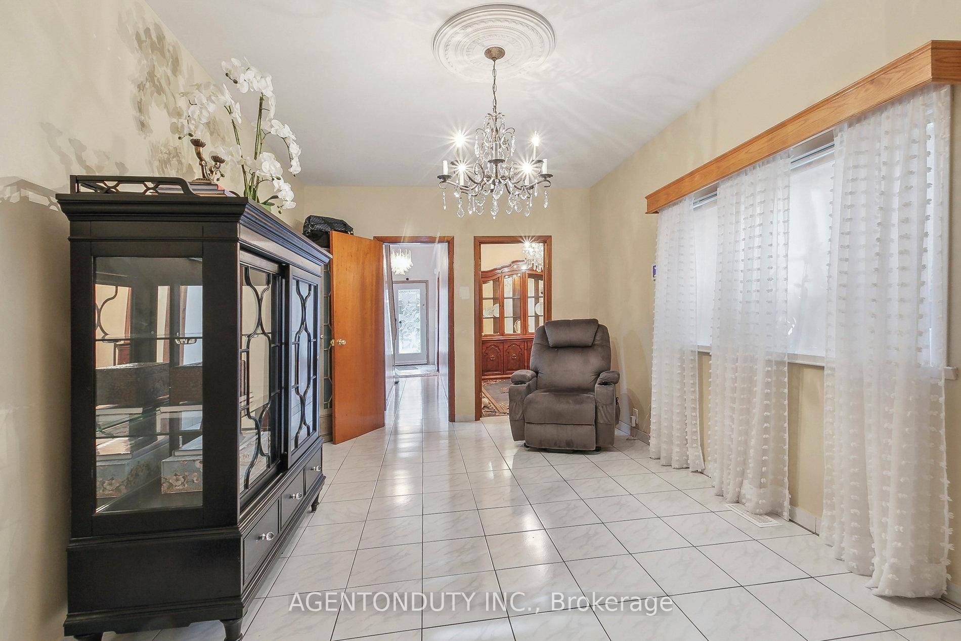 Photo 7 of 109 Lisgar Street, Toronto, Little Portugal — HOMEH