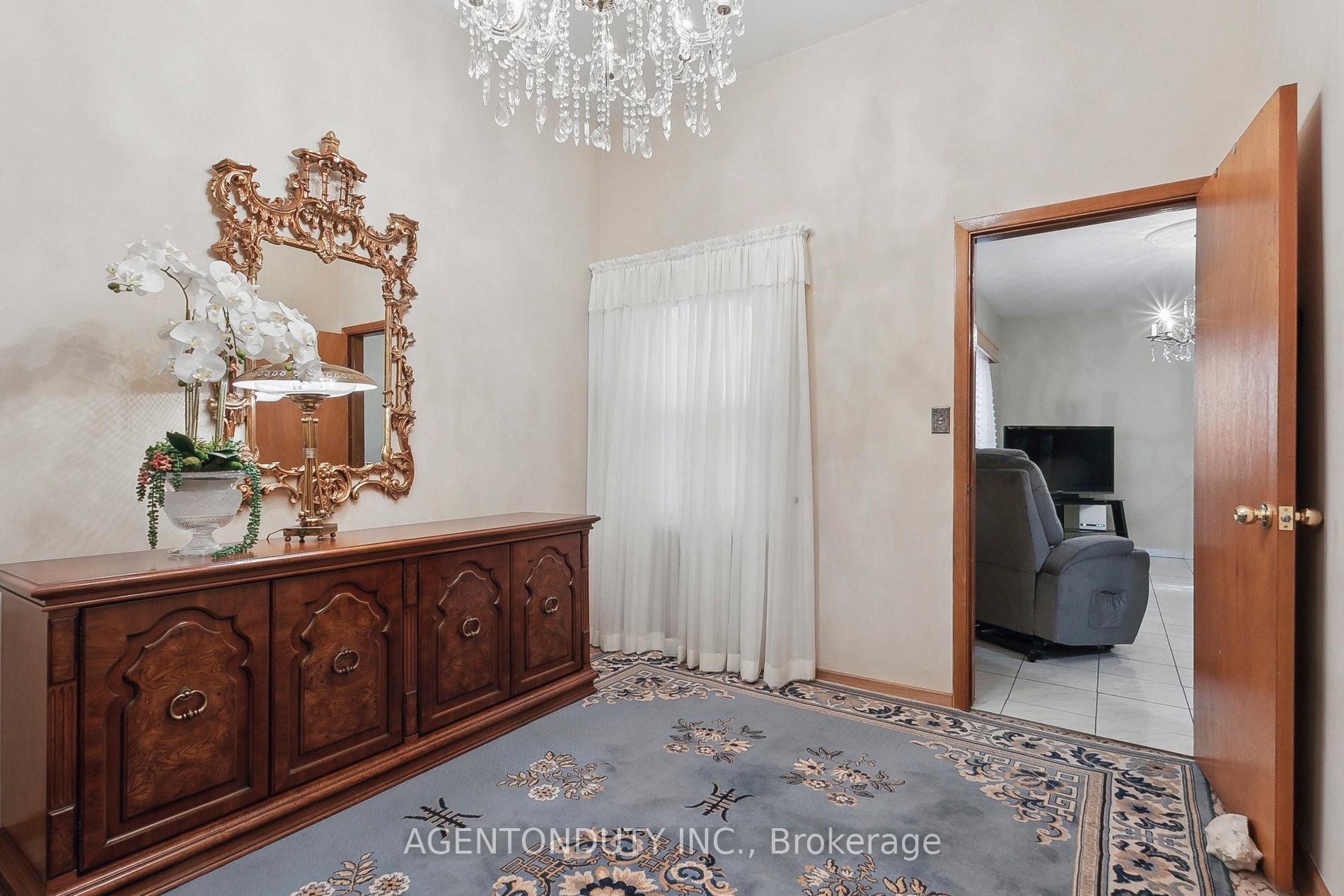 Photo 9 of 109 Lisgar Street, Toronto, Little Portugal — HOMEH