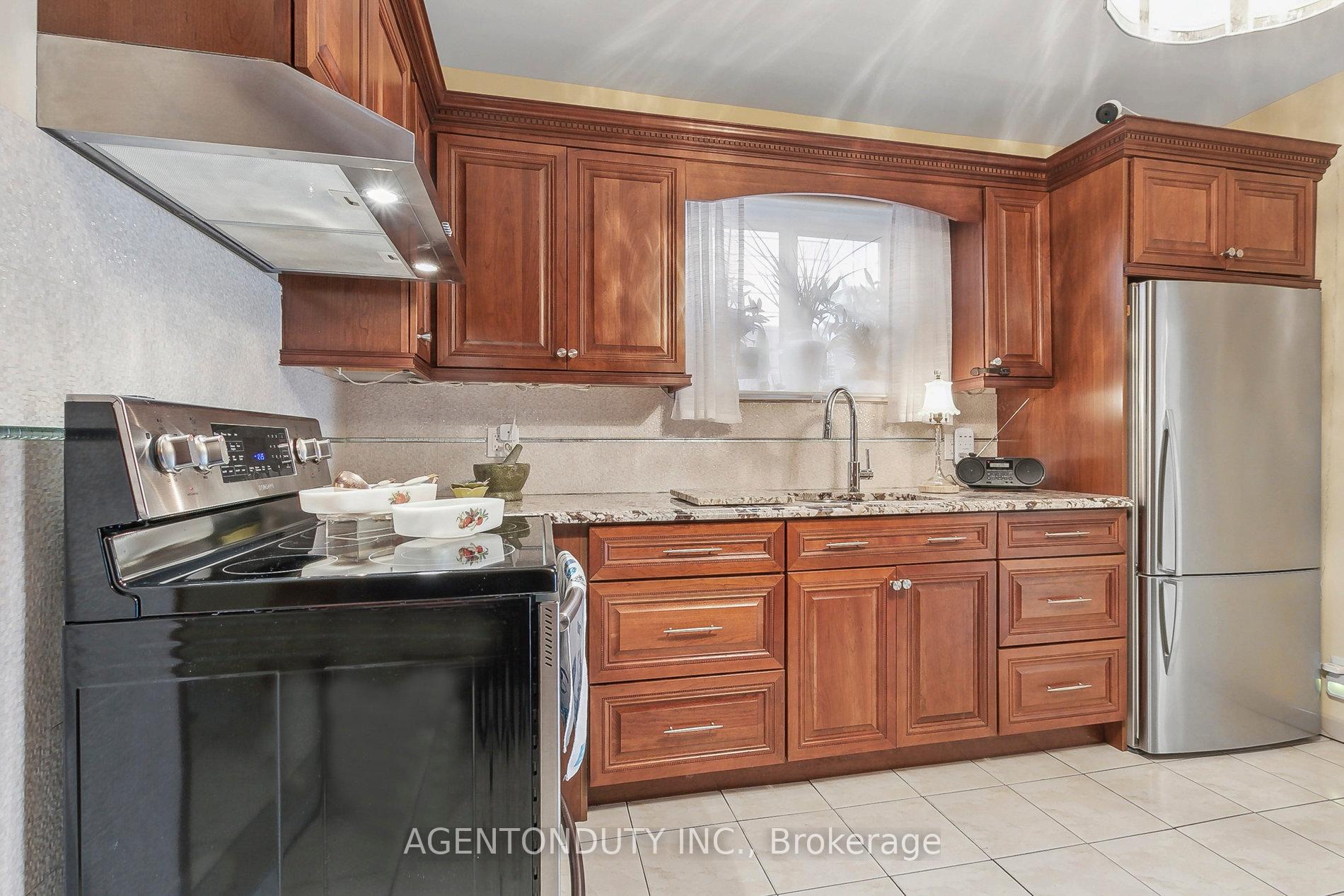 Photo 11 of 109 Lisgar Street, Toronto, Little Portugal — HOMEH