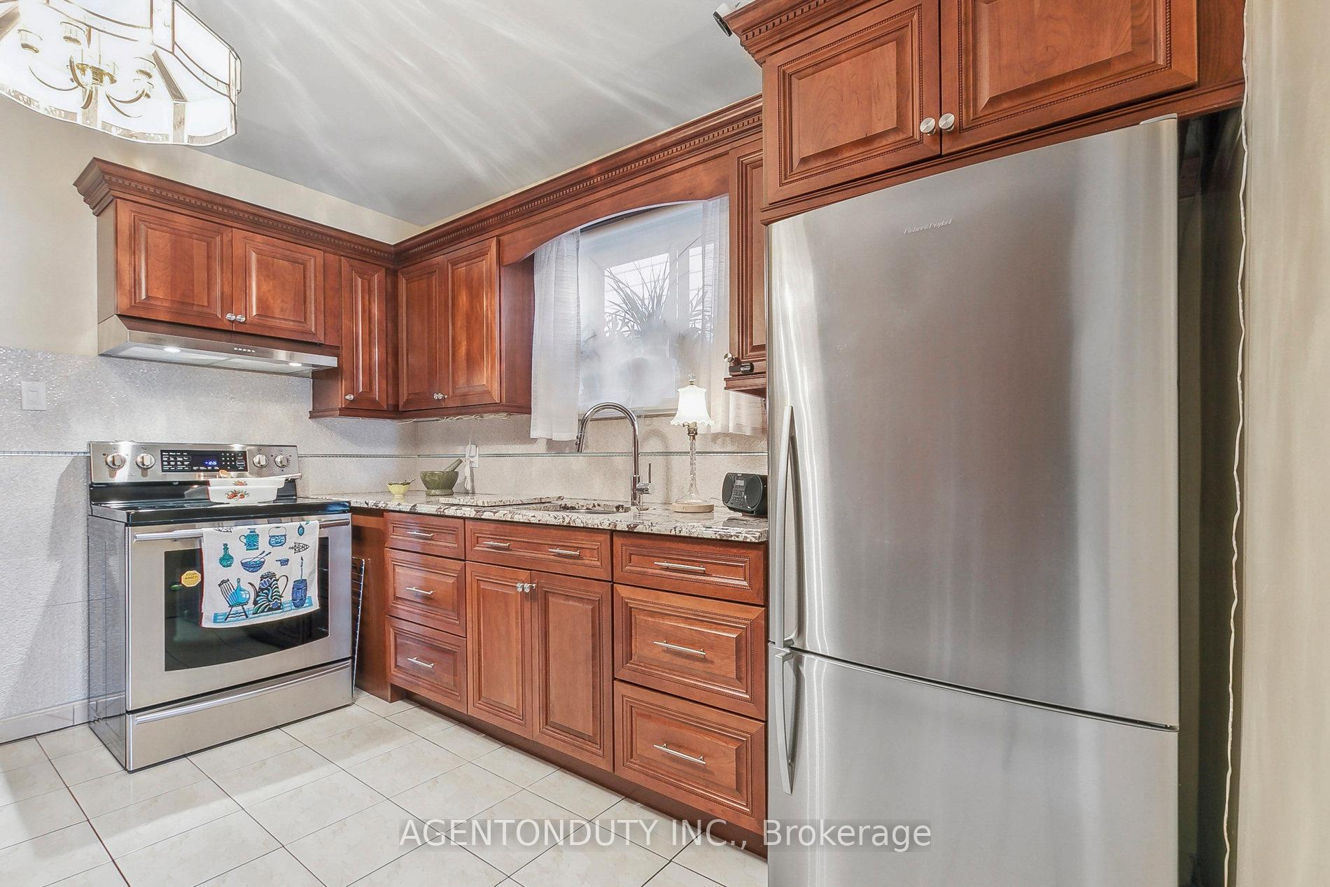 Photo 12 of 109 Lisgar Street, Toronto, Little Portugal — HOMEH